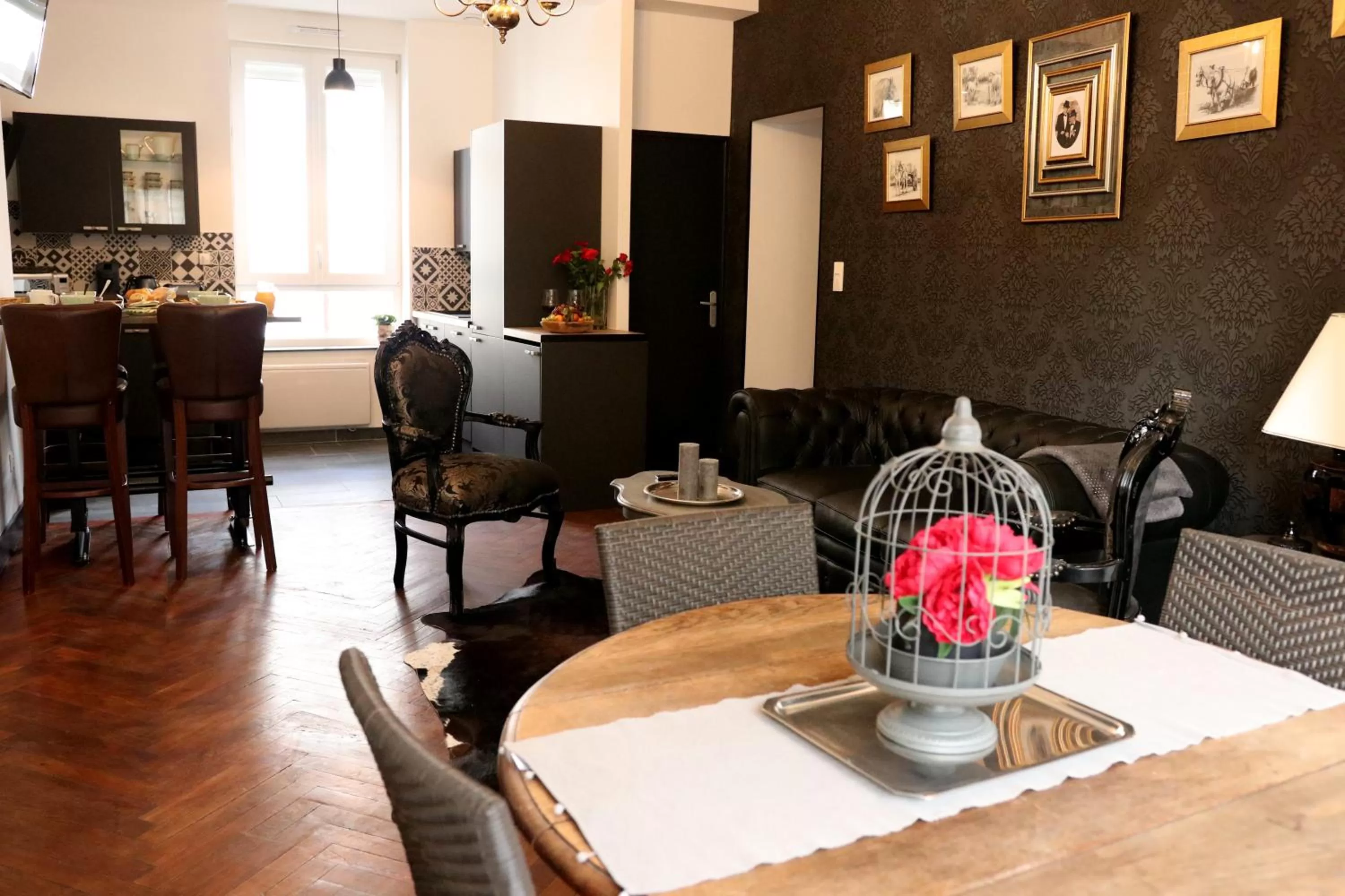 Restaurant/Places to Eat in La Tour notre Dame