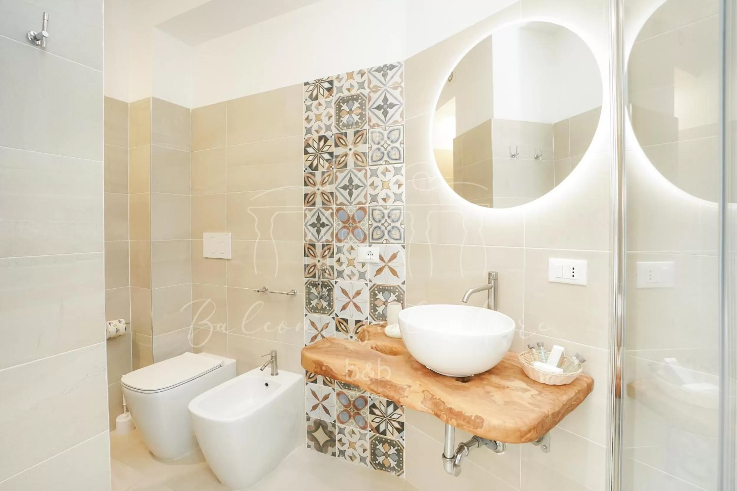 Shower in Balconi sul mare