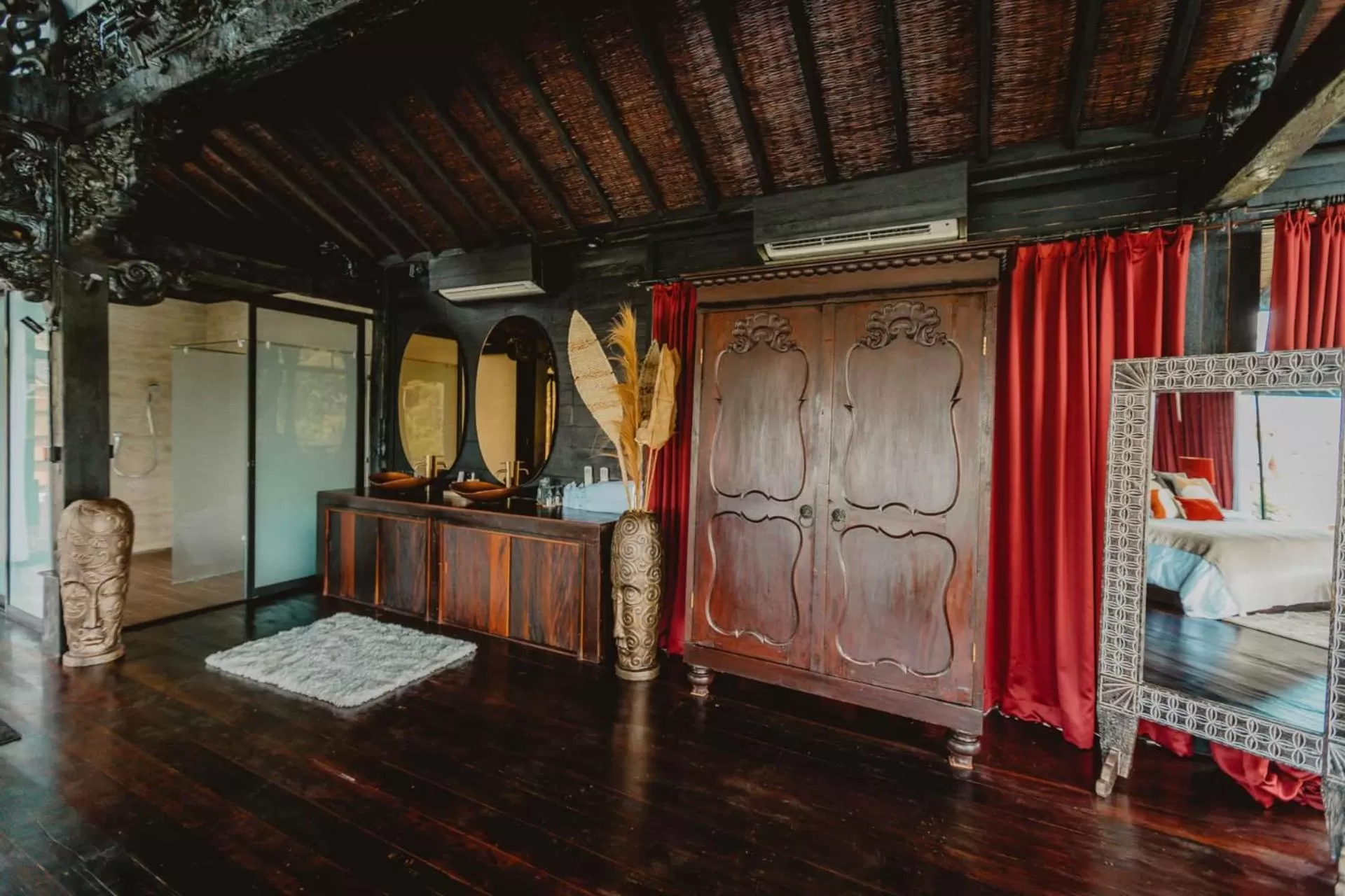 Decorative detail, Bed in Villa Cella Bella Ubud