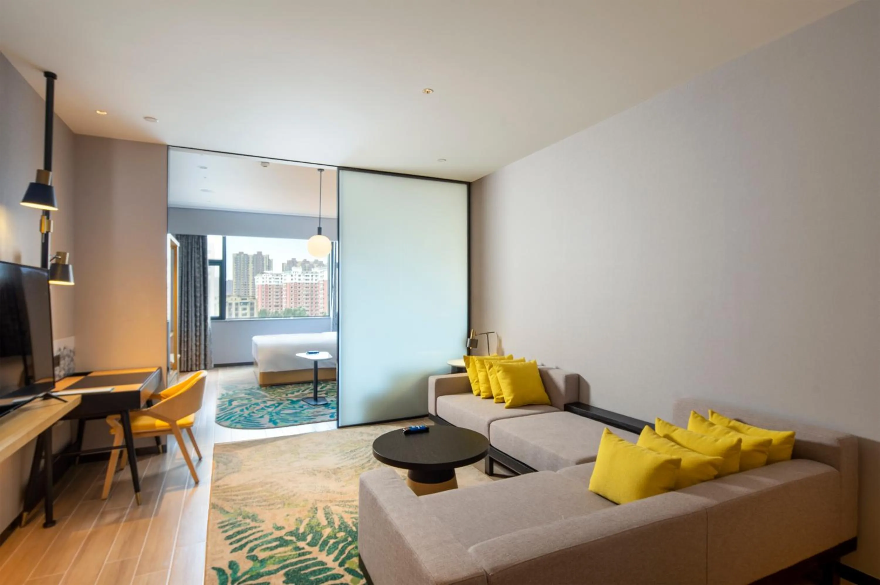 Seating area, Bed in Hilton Garden Inn Changchun Economic Development Zone