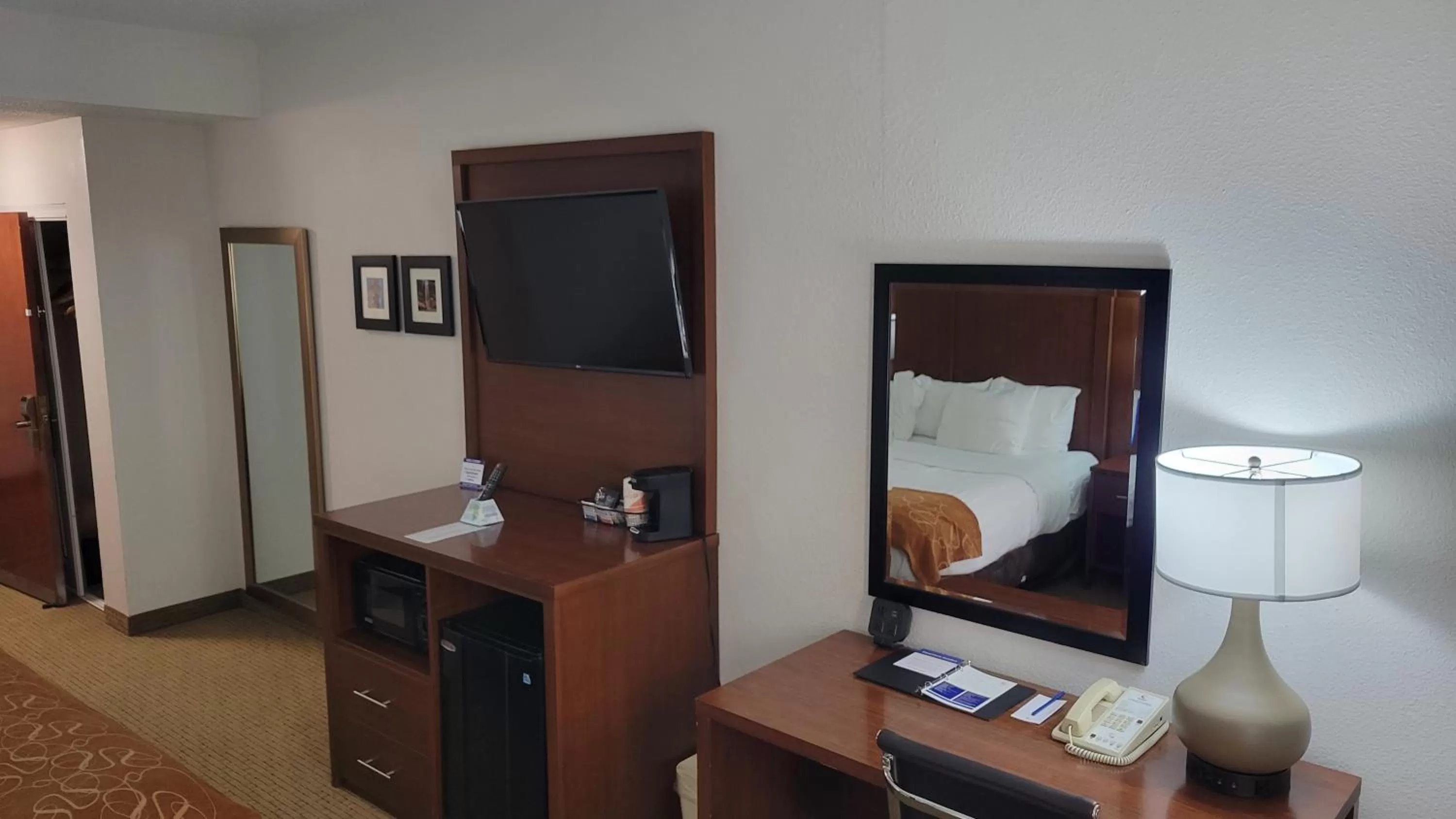 Bed in Comfort Suites Cumming-Atlanta near Northside Hospital Forsyth