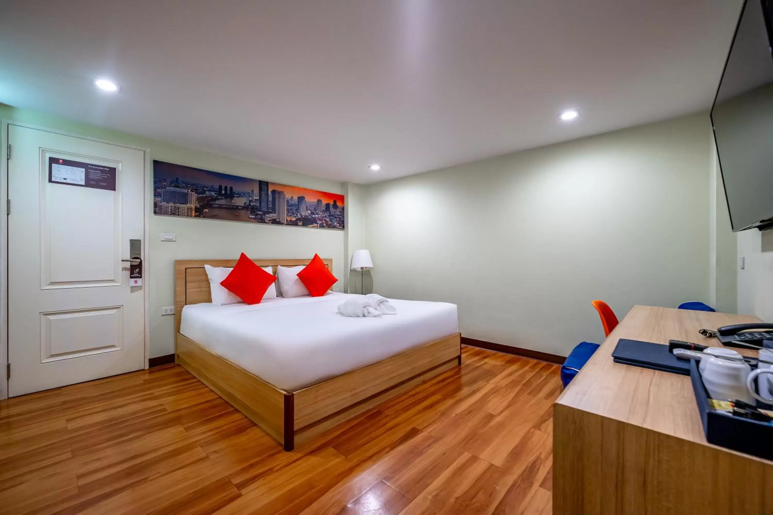 Standard Double Room - no window in 7 Days Premium Hotel at Icon Siam Station - No Parking Standard Double Room - no window in 7 Days Premium Hotel at Icon Siam Station - No Parking