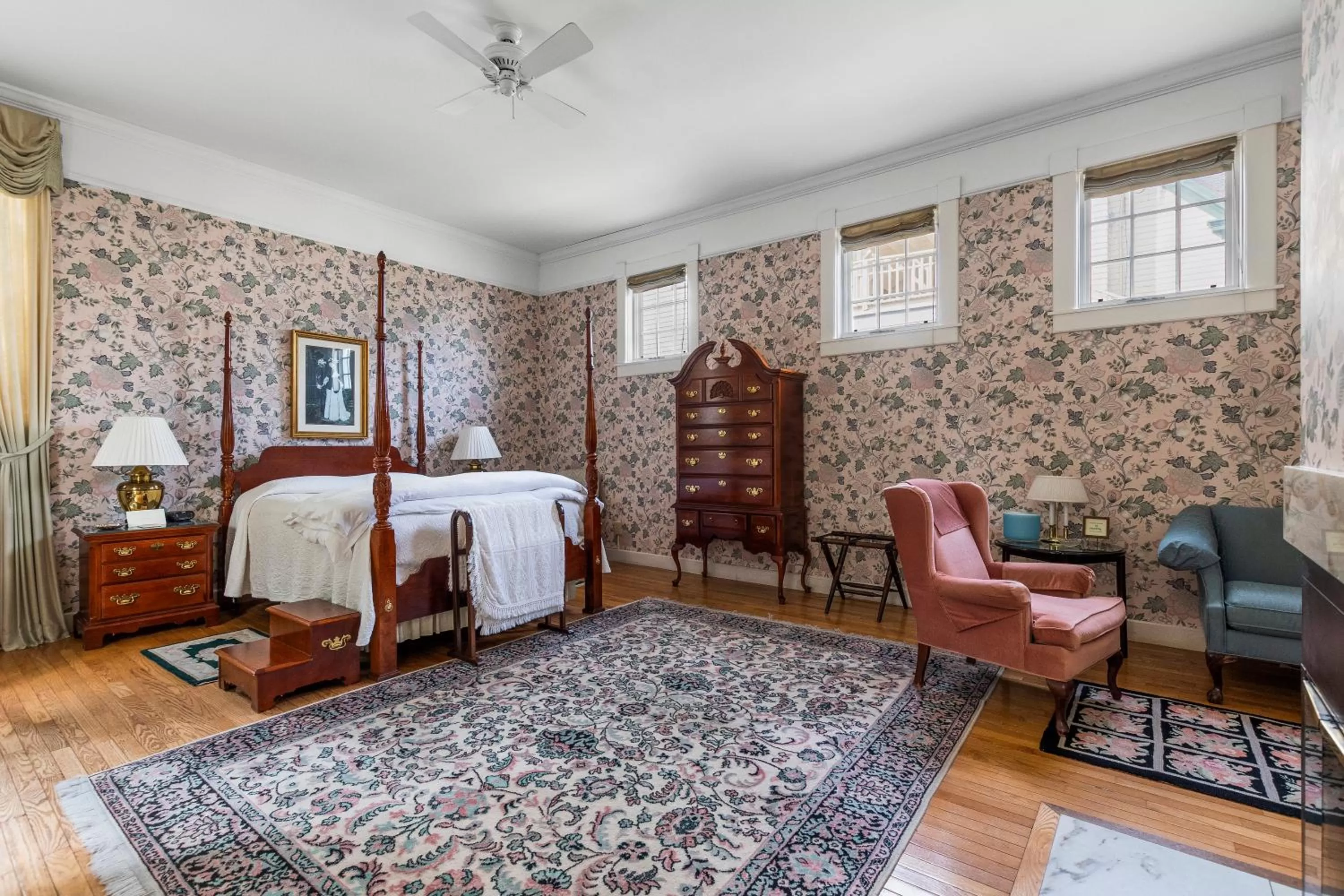 Photo of the whole room, Bed in South Shire