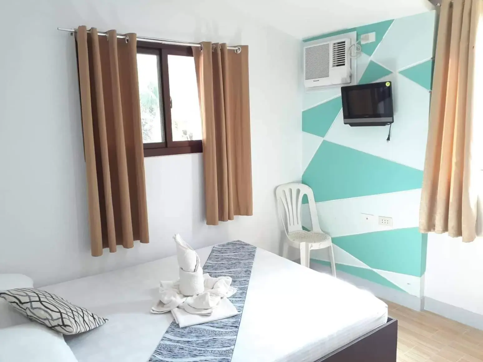 Deluxe Double Room in Island Hop Inn Deluxe Double Room in Island Hop Inn