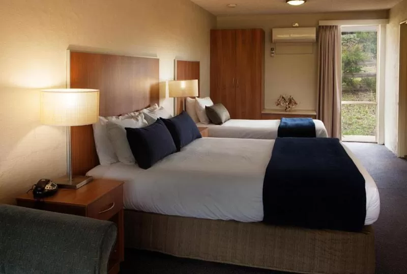 Bed in Fairway Motor Inn