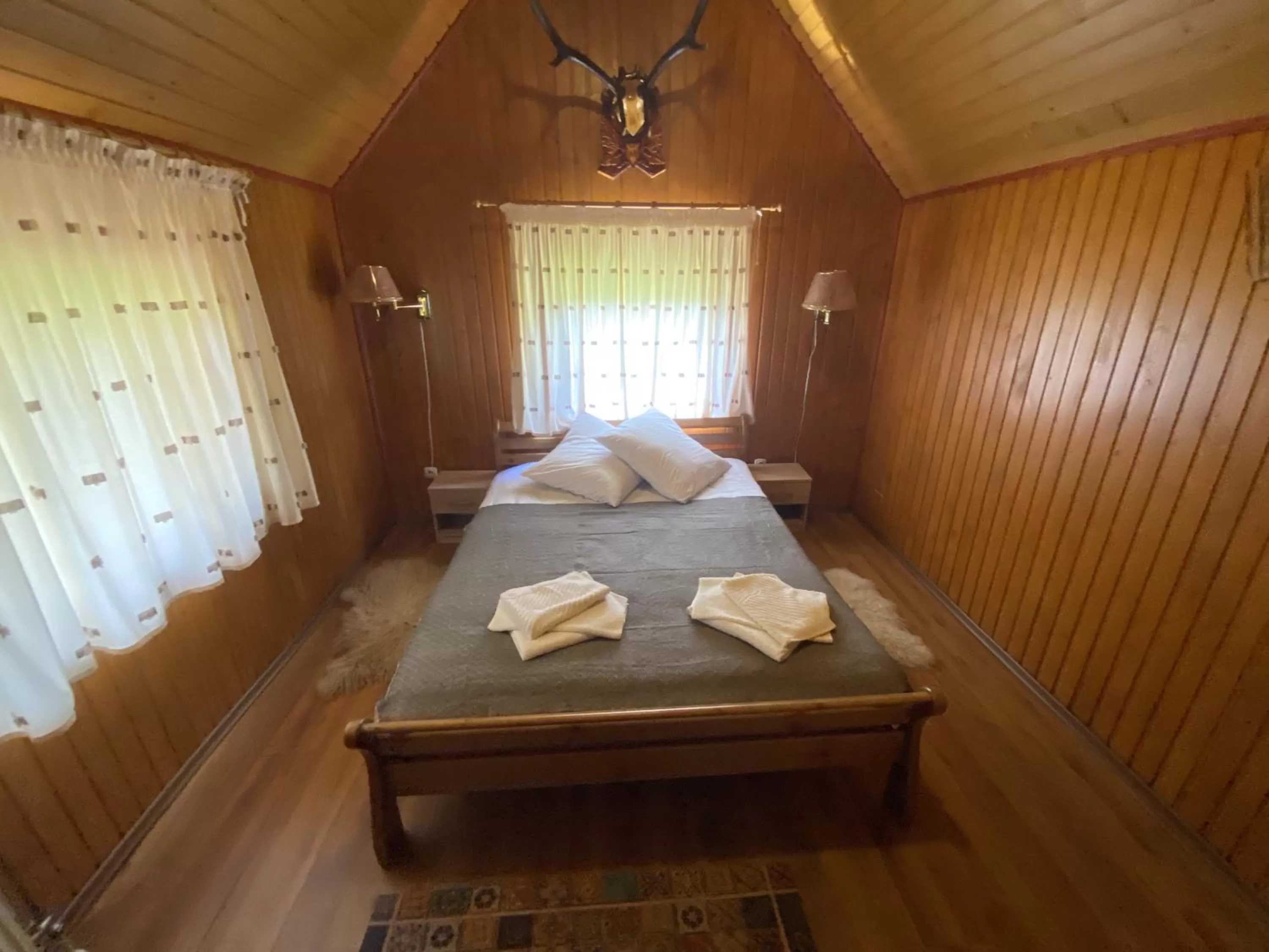 Bed in Kolyba Opryshkiv