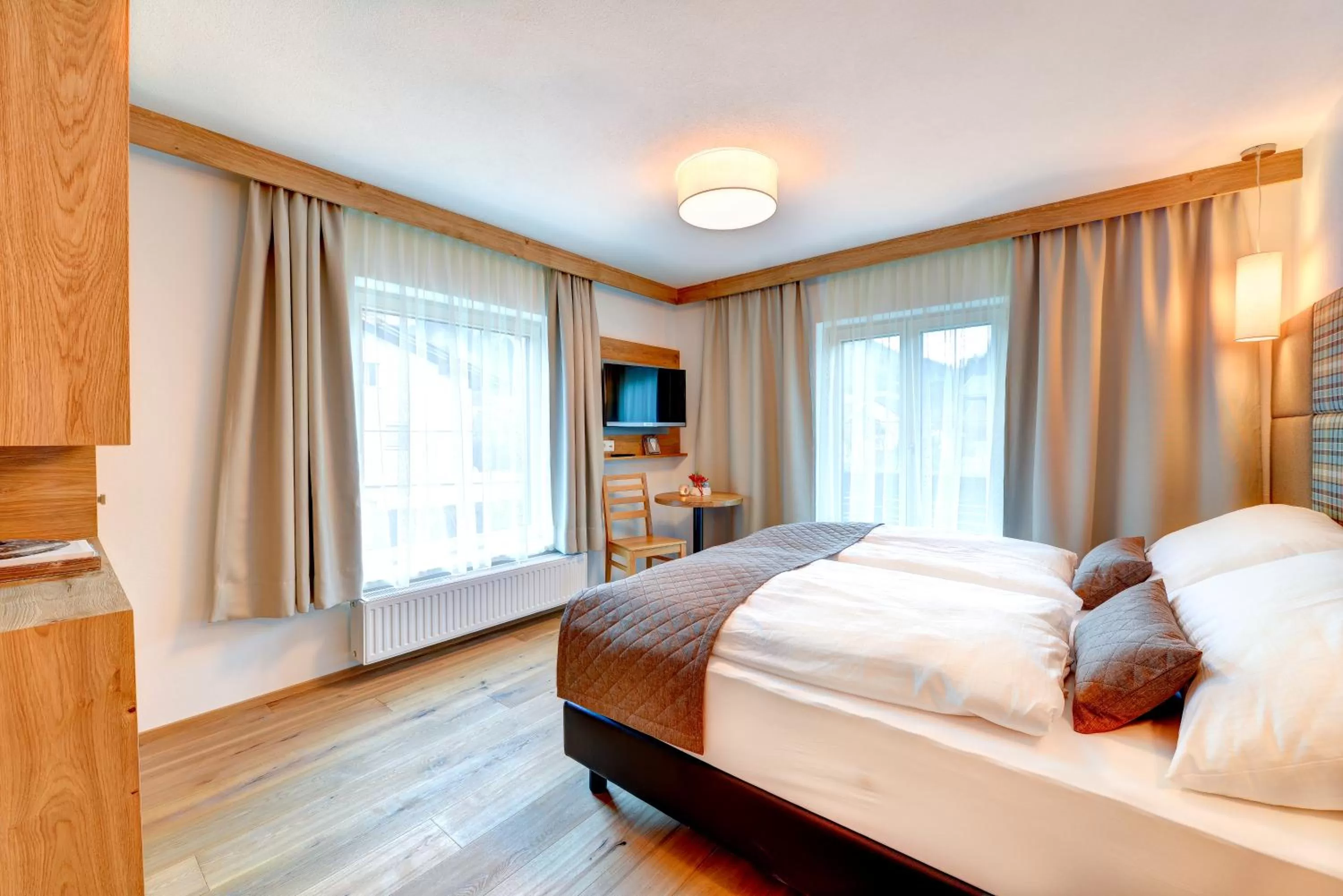 Photo of the whole room, Bed in Hotel Enzian