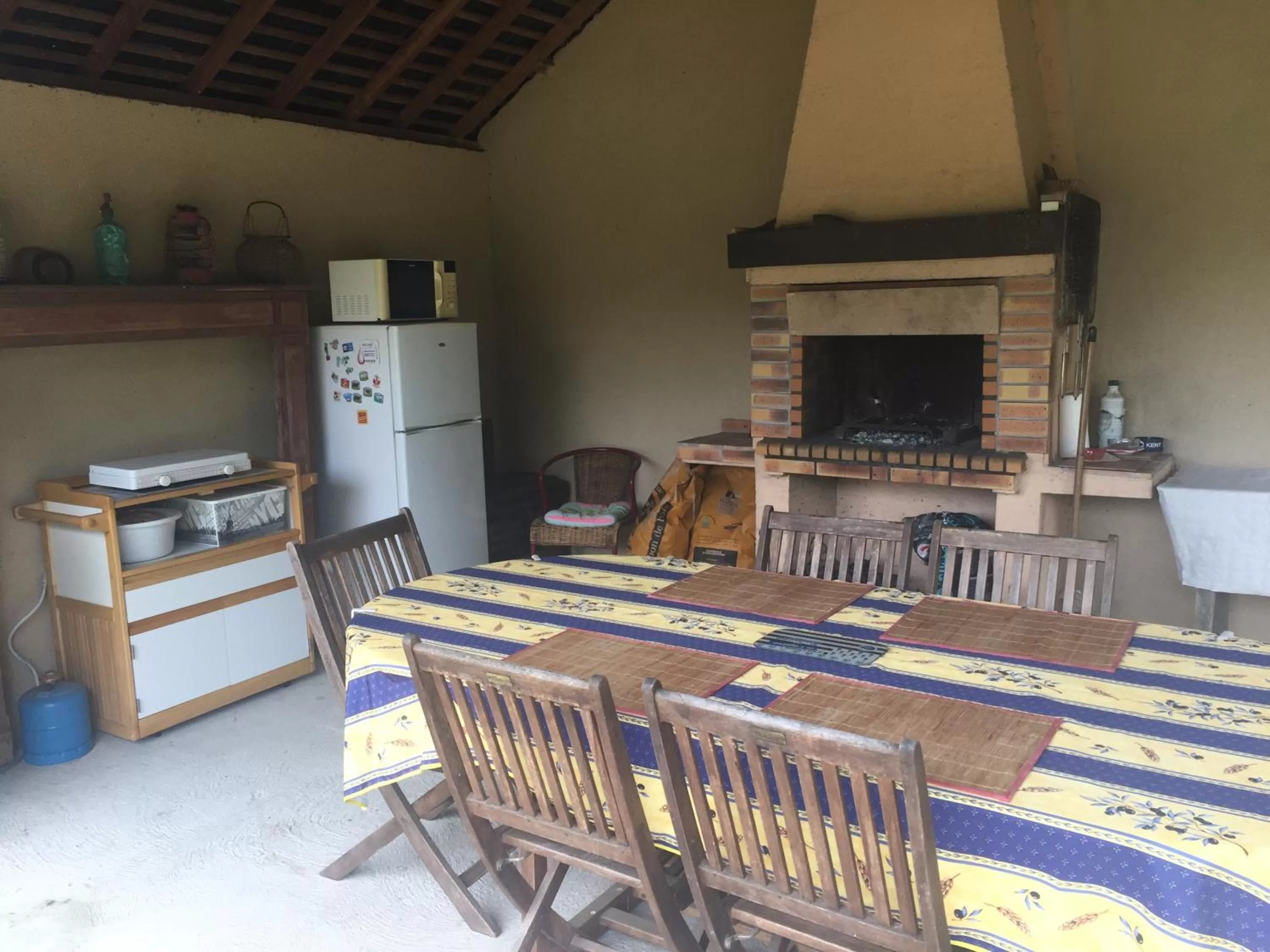 BBQ facilities in Chambres d'hôtes Le Bas Rassinoux