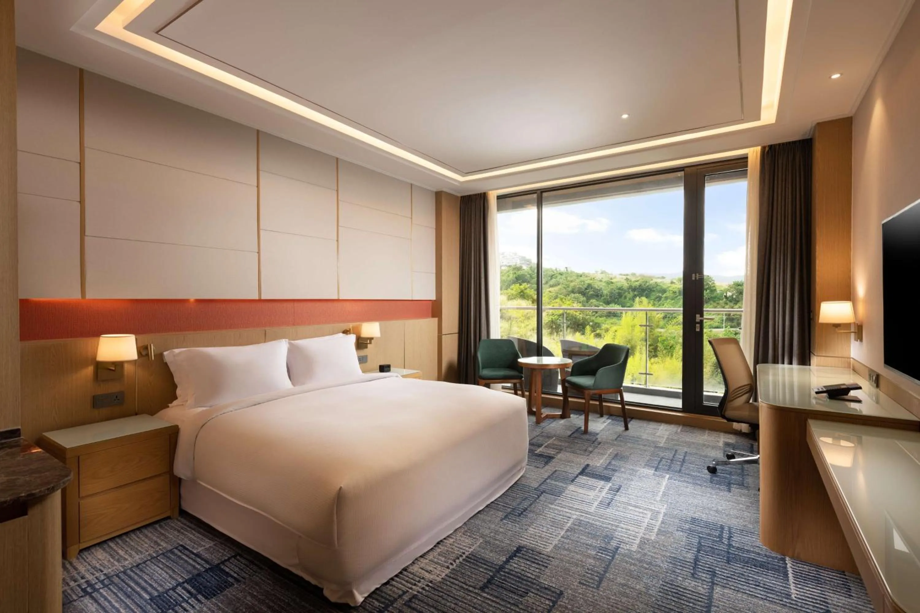 Bedroom, Bed in Hilton Clark Sun Valley Resort