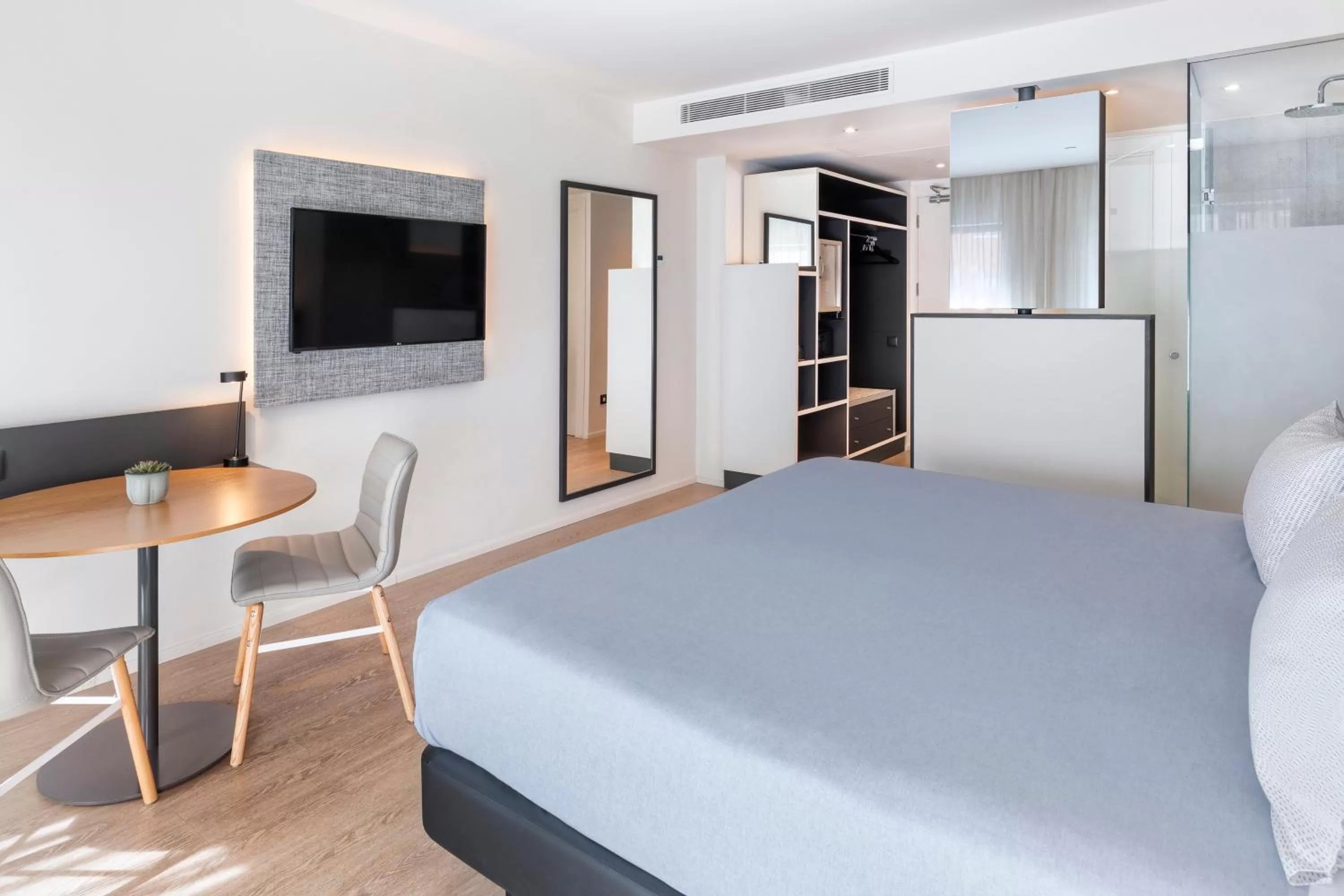 Bed in INNSiDE by Meliá Zaragoza