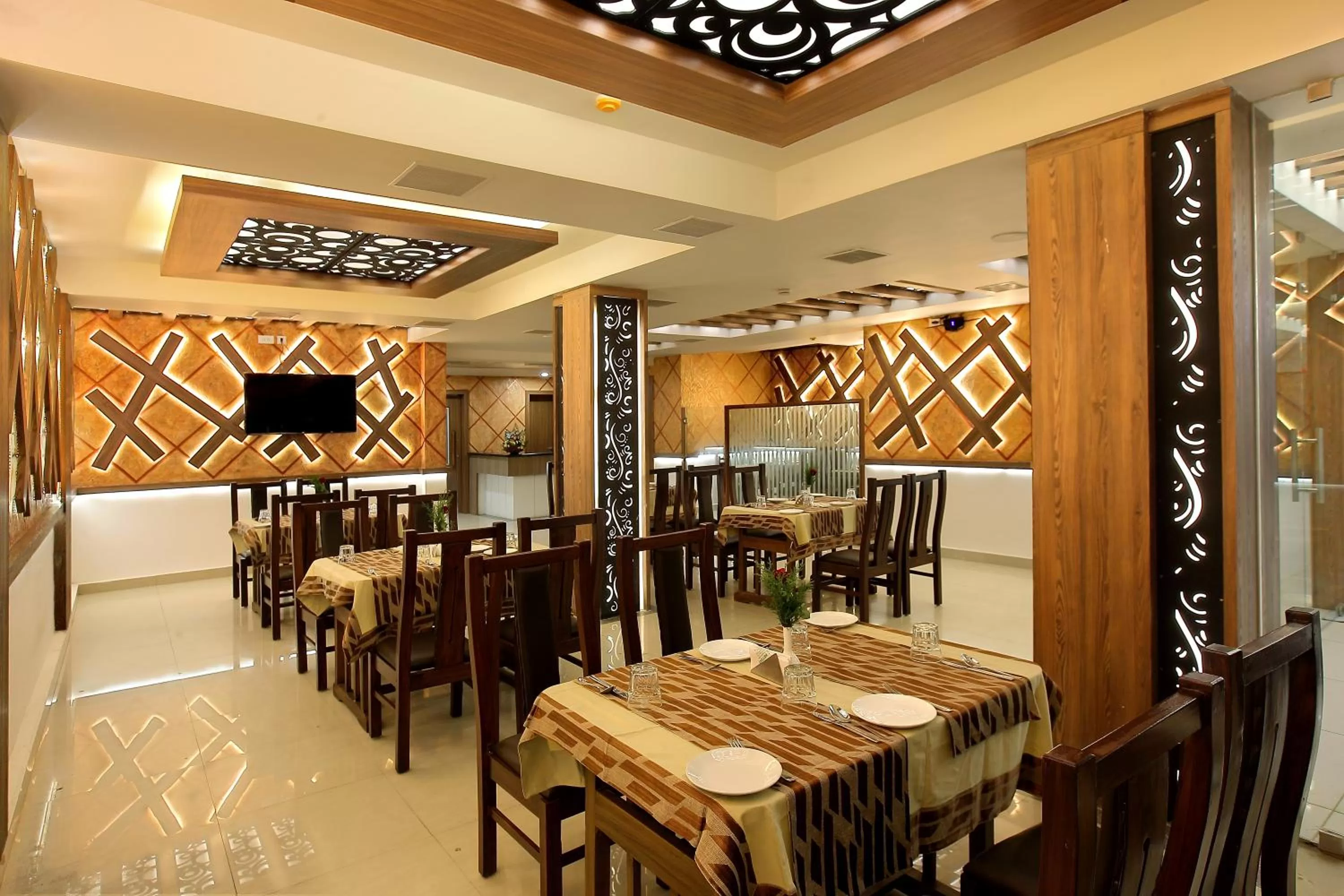 Restaurant/places to eat in Hotel Heyday