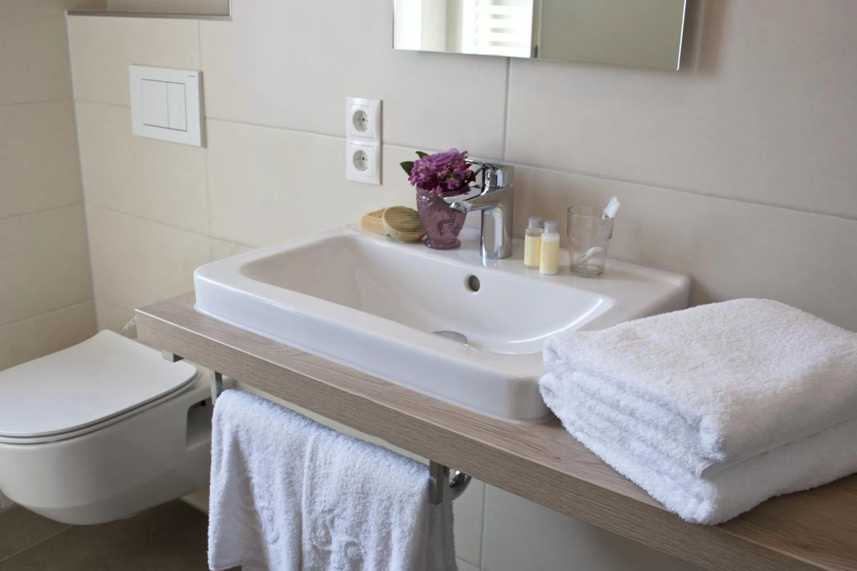 Bathroom in Hotel Claro Garni