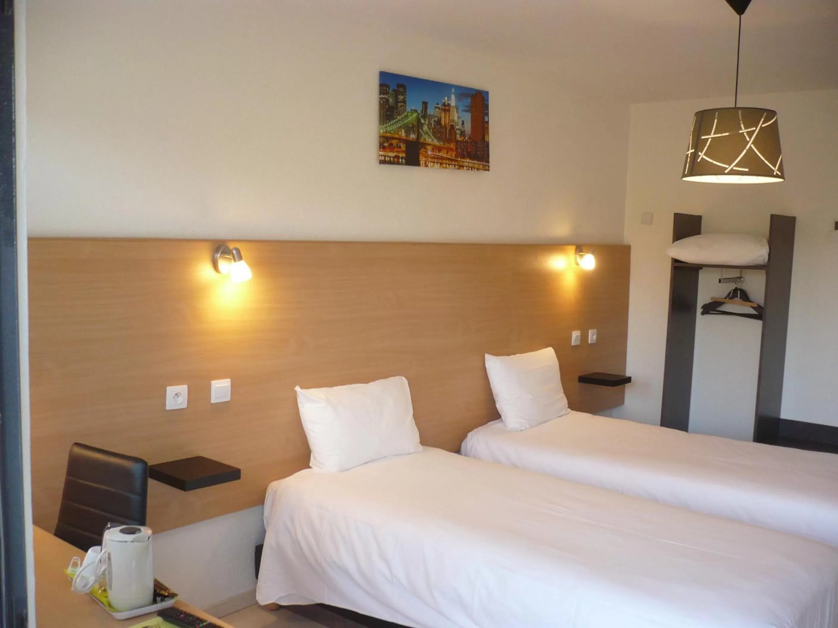 Photo of the whole room, Bed in Hôtel Le 15 Périgueux proximité A 89