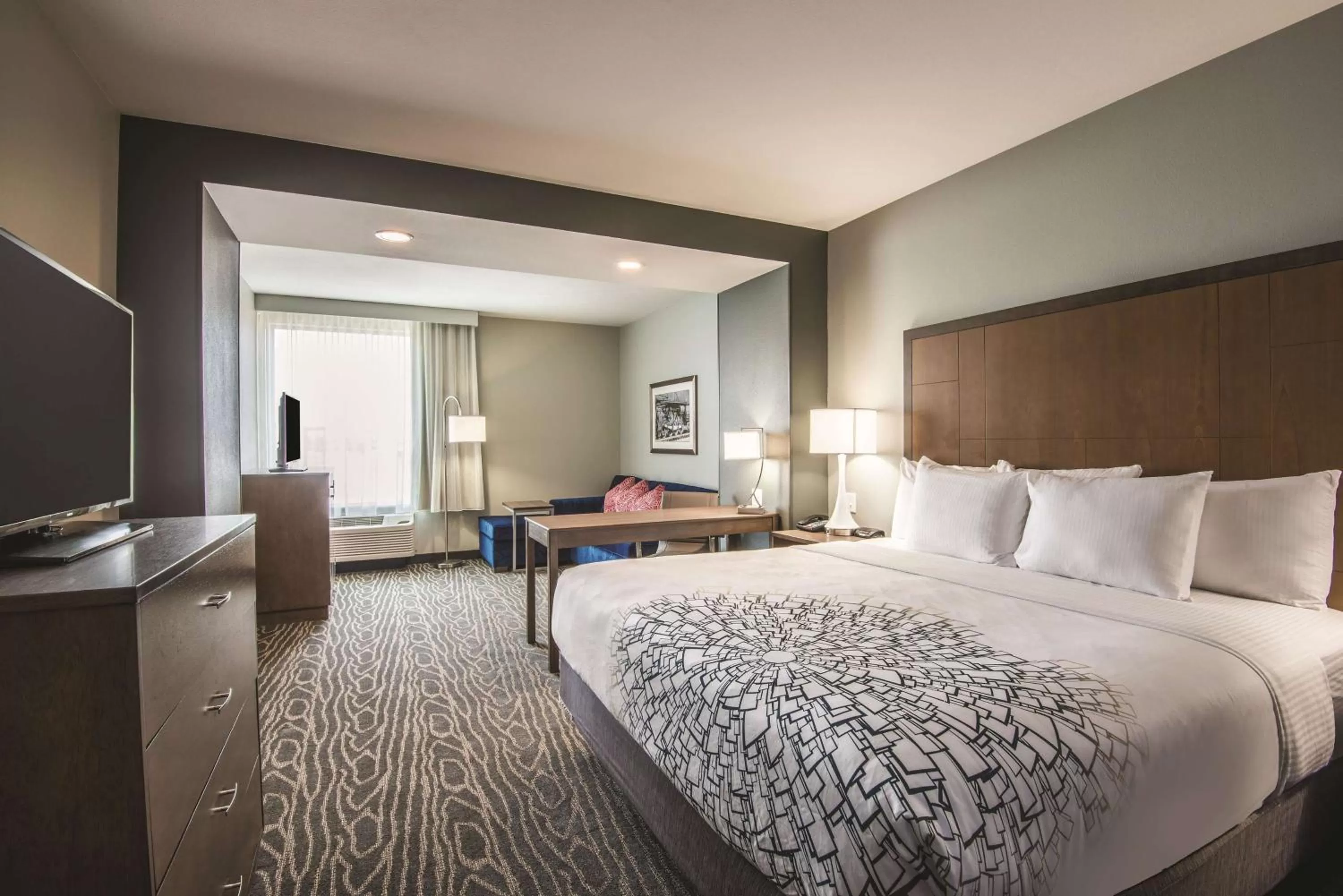 Photo of the whole room, Bed in La Quinta by Wyndham Kingman