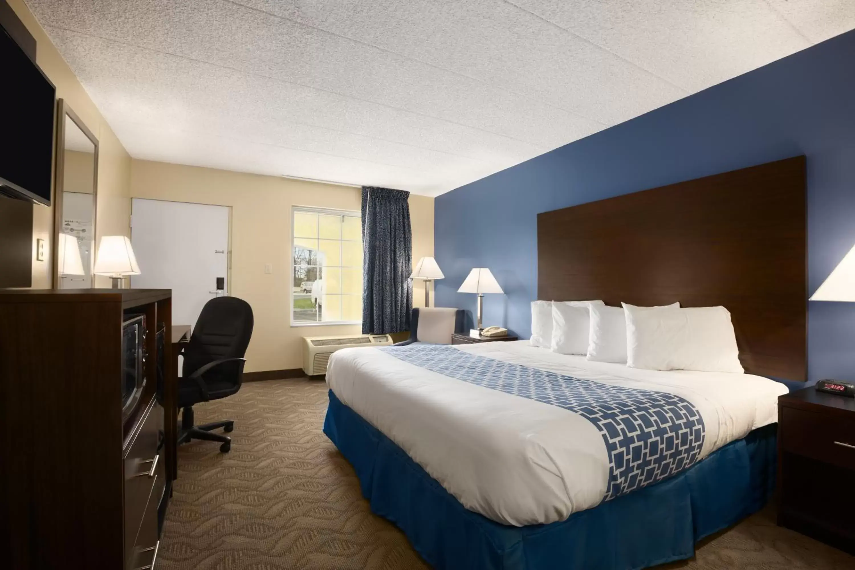 One-Bedroom Suite - Non-Smoking in Days Inn & Suites by Wyndham Cherry Hill - Philadelphia One-Bedroom Suite - Non-Smoking in Days Inn & Suites by Wyndham Cherry Hill - Philadelphia