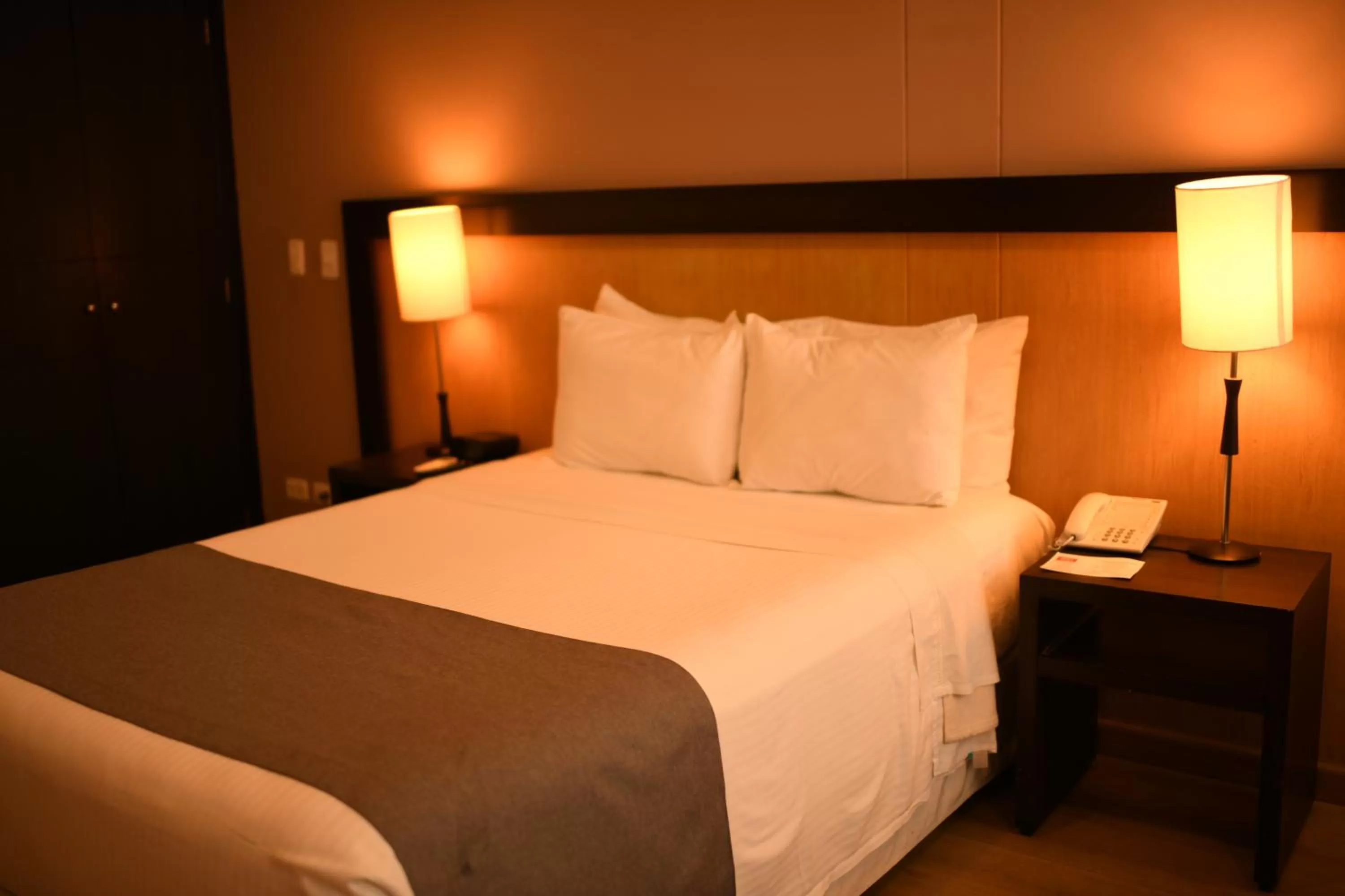 Bed in Best Western Plus Hotel Sandiego