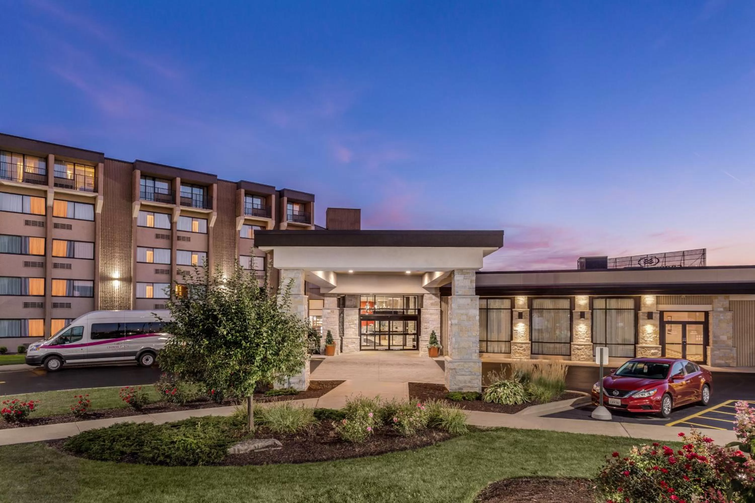 Property building in Crowne Plaza Milwaukee Airport by IHG
