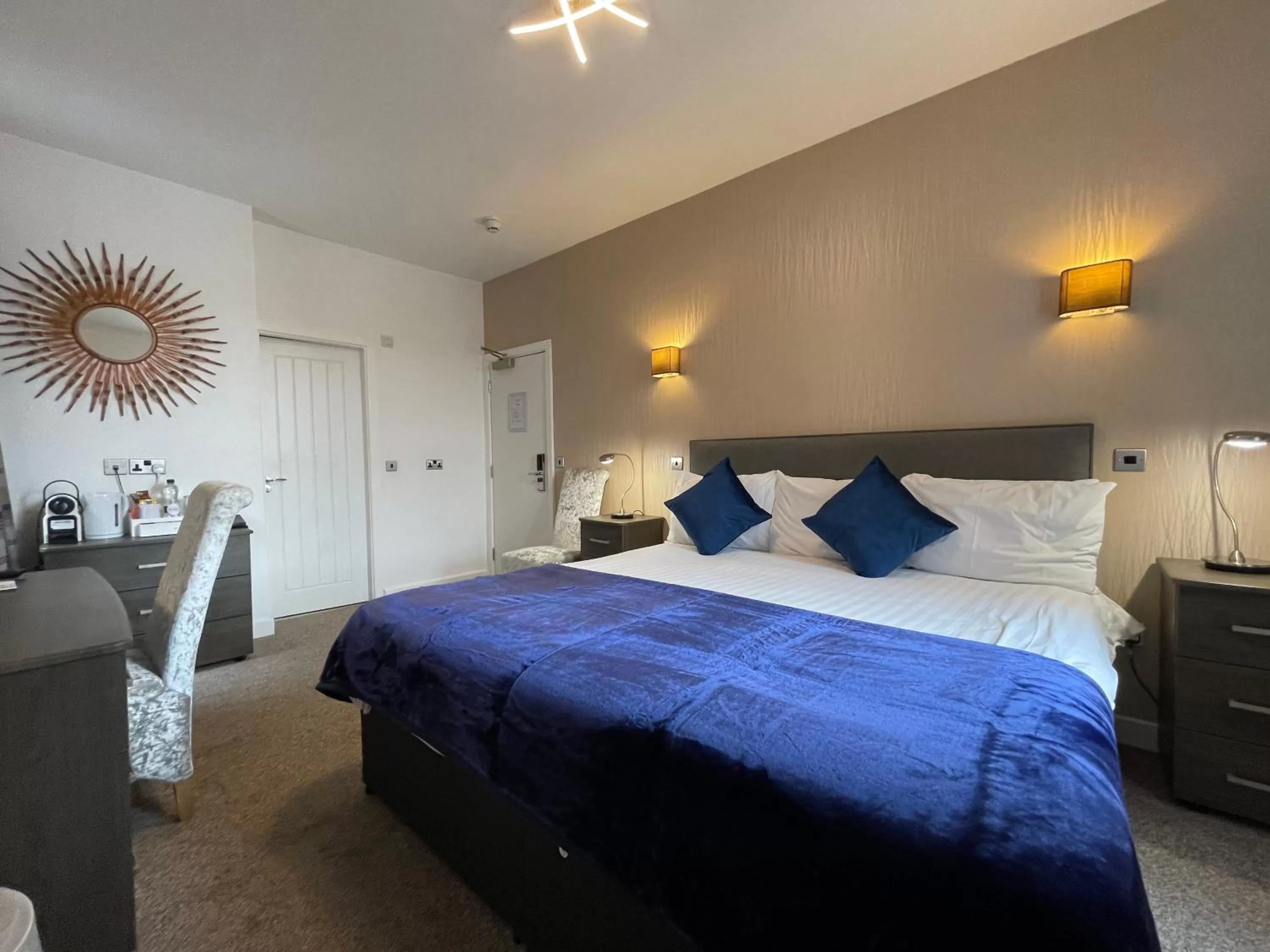 Bedroom, Bed in Ruskin Hotel