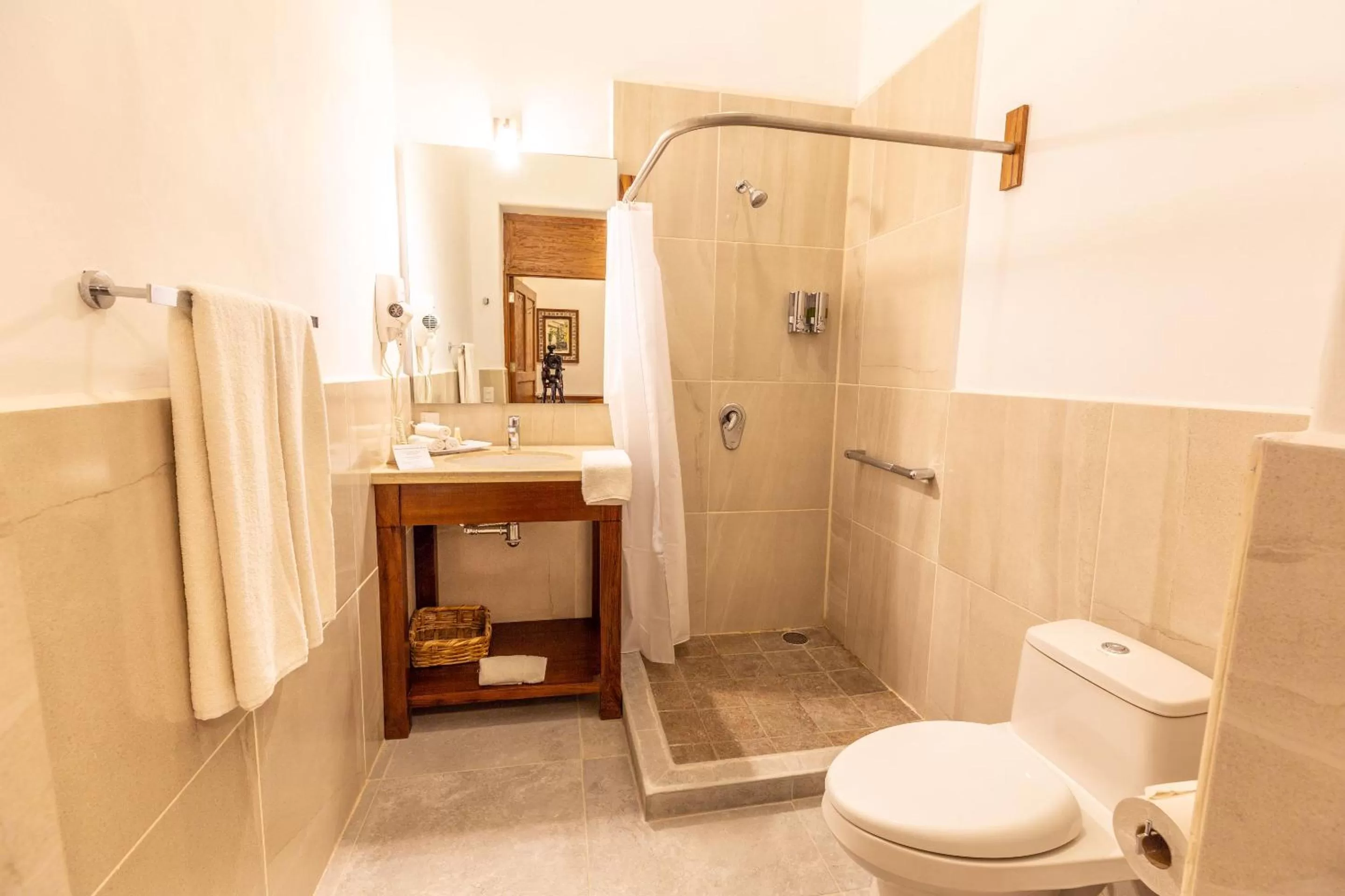 Shower in Plaza Chapala Hotel