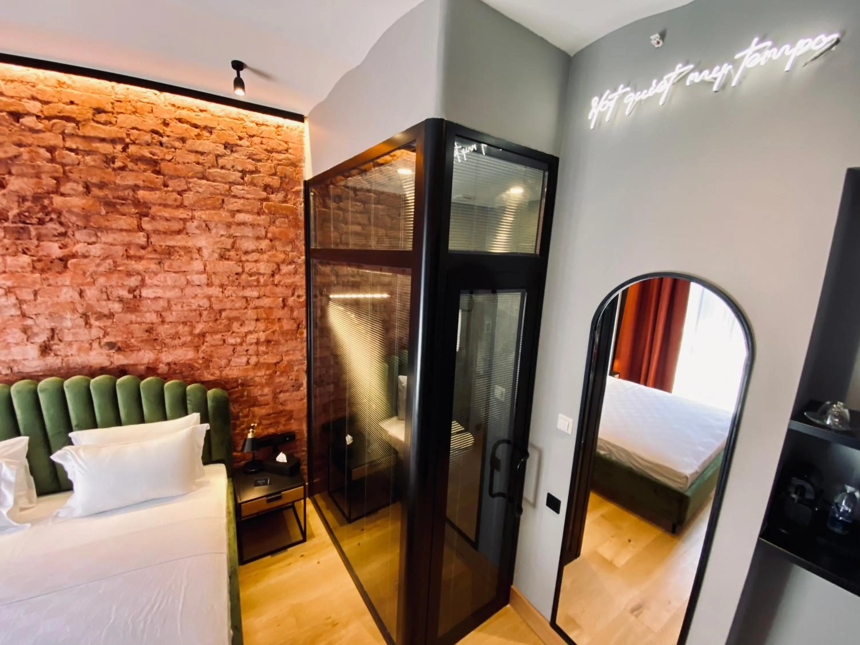 Bathroom, Bed in RUZ Hotels