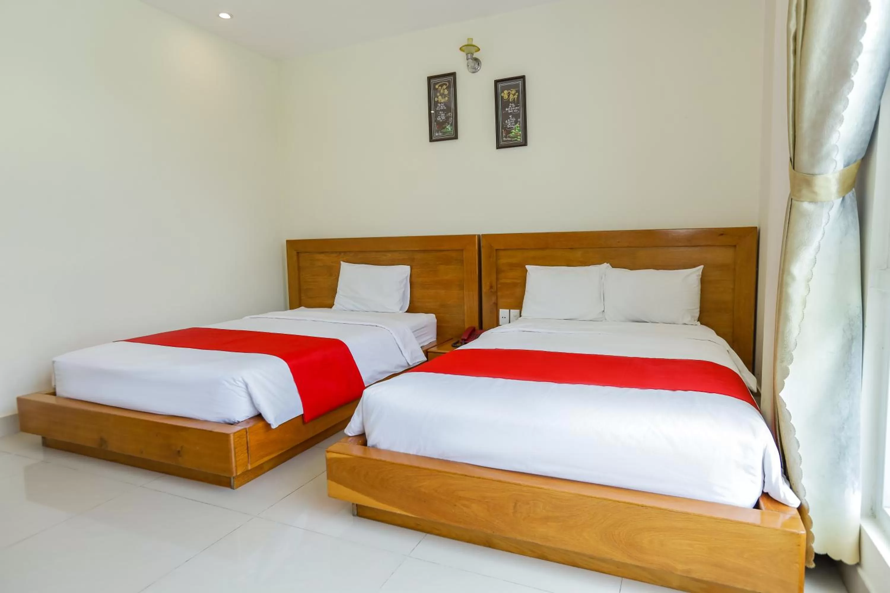 Photo of the whole room, Bed in CAROLINE SEA HOTEL