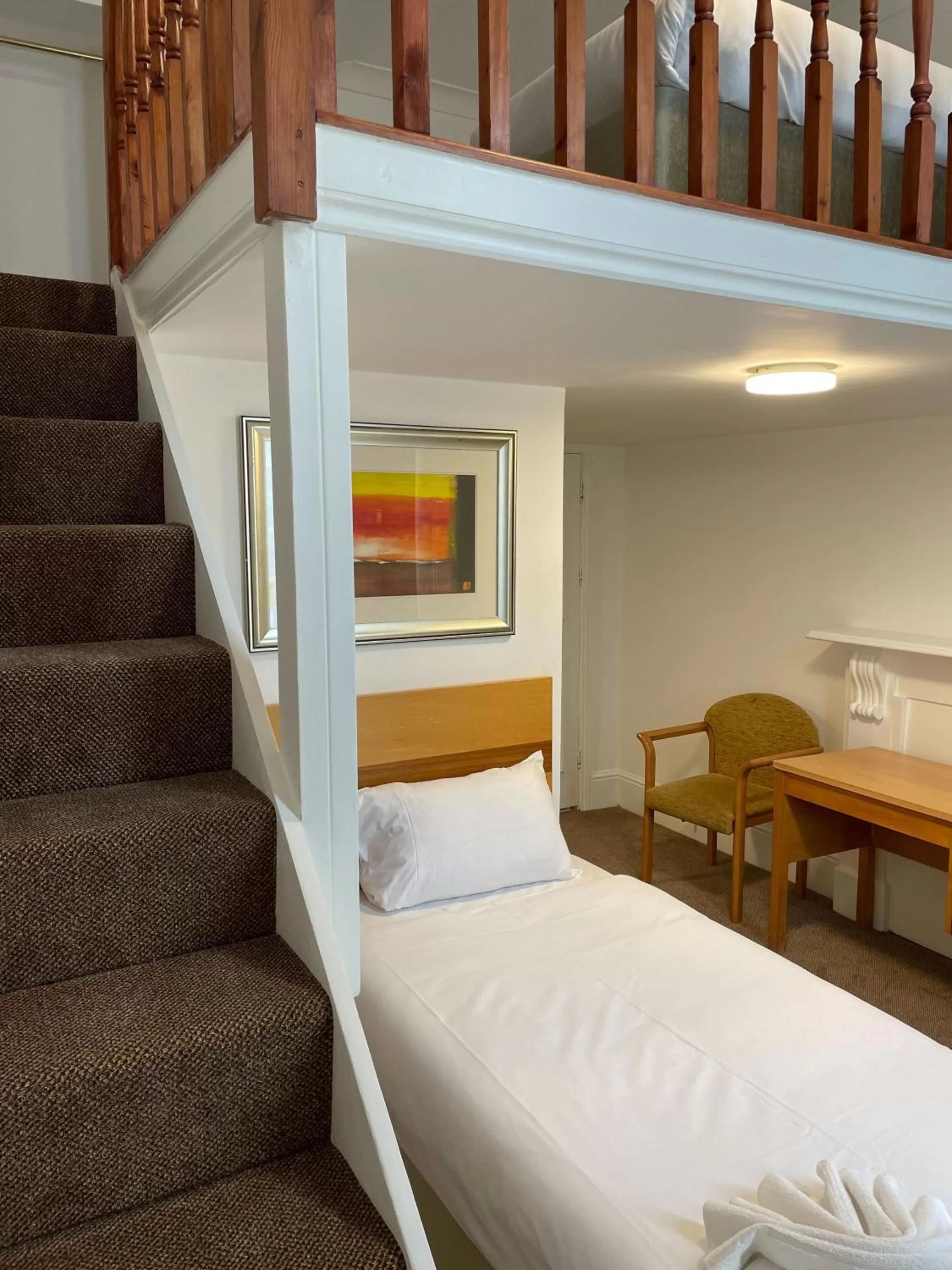 Bed in Pembridge Palace Hotel