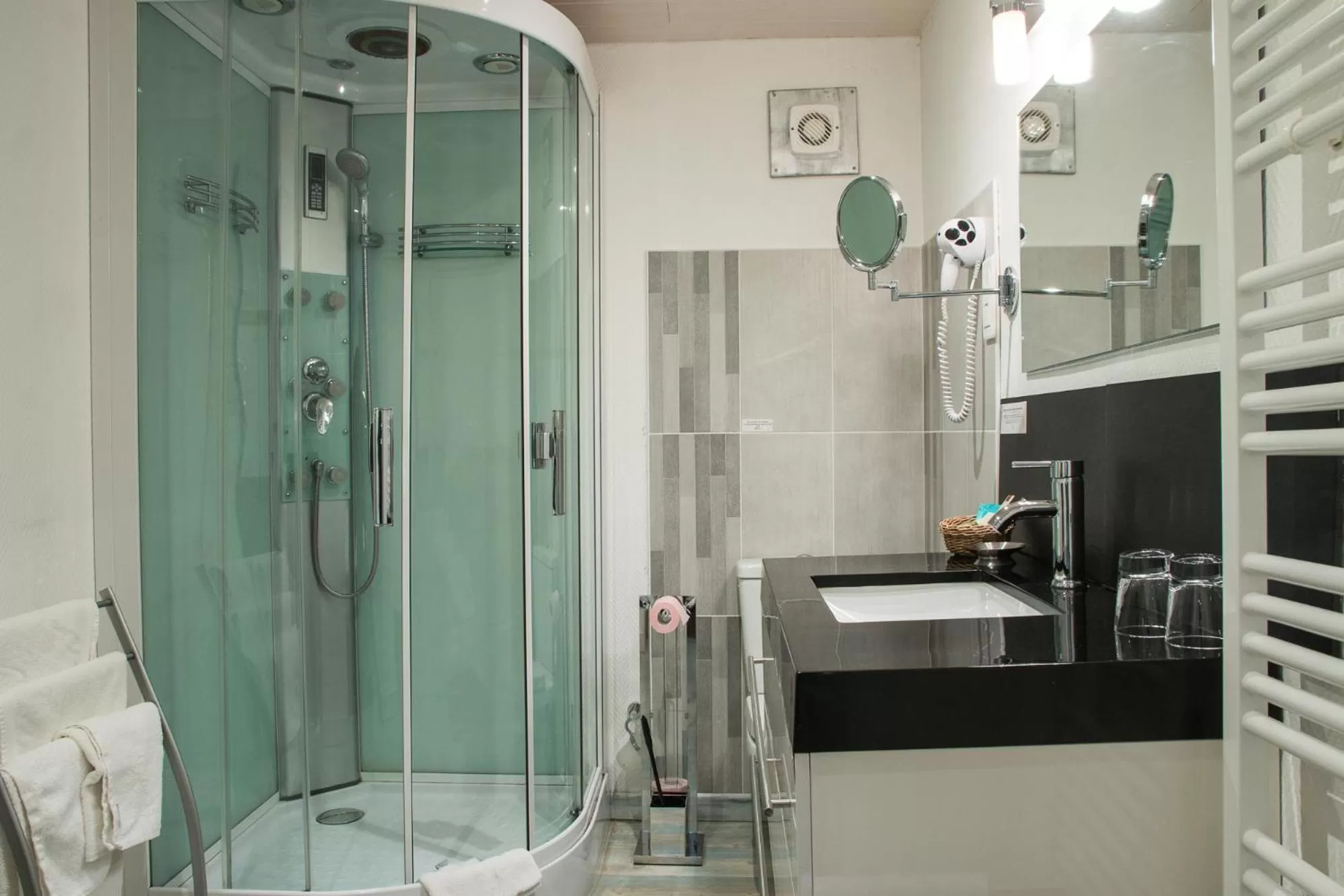 Bathroom in L'Etable Gourmande