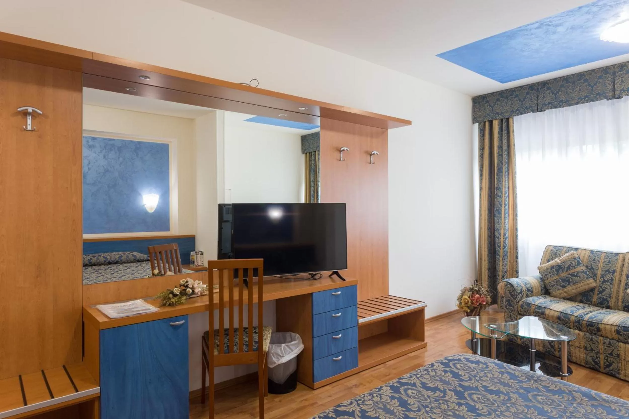 TV and multimedia, Bed in Hotel Airmotel