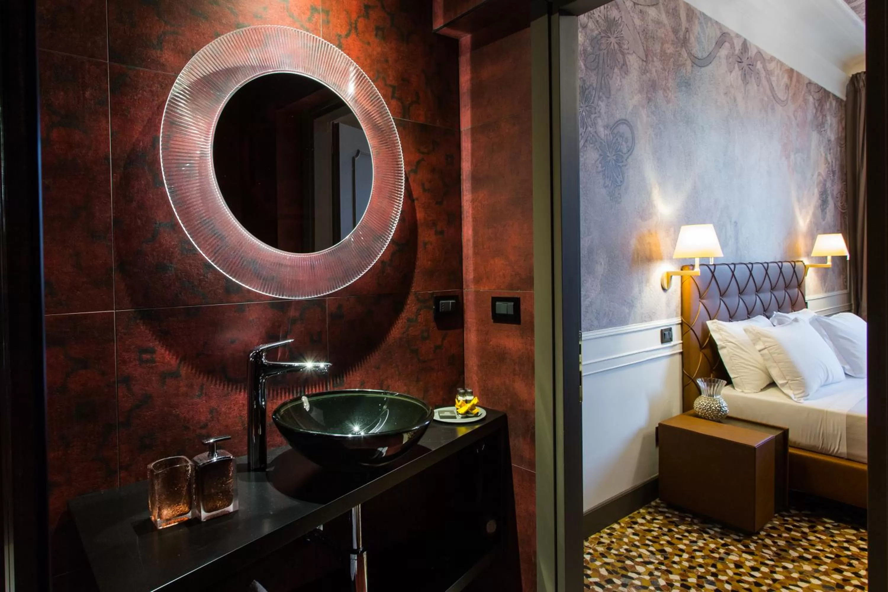 Bathroom, Bed in Riva del Vin BOUTIQUE HOTEL
