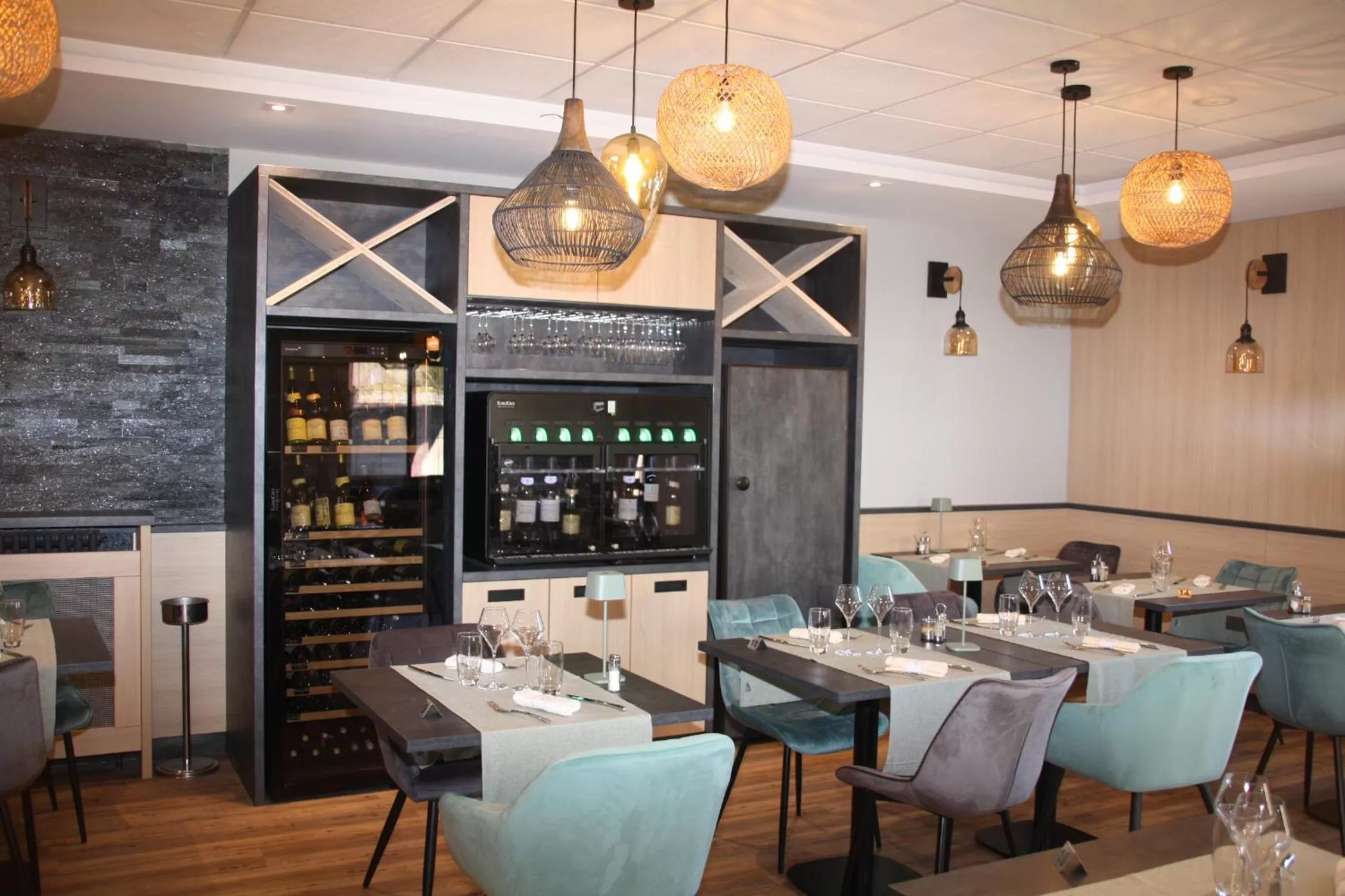 Restaurant/places to eat in Logis Hôtel- Restaurant La Renaissance