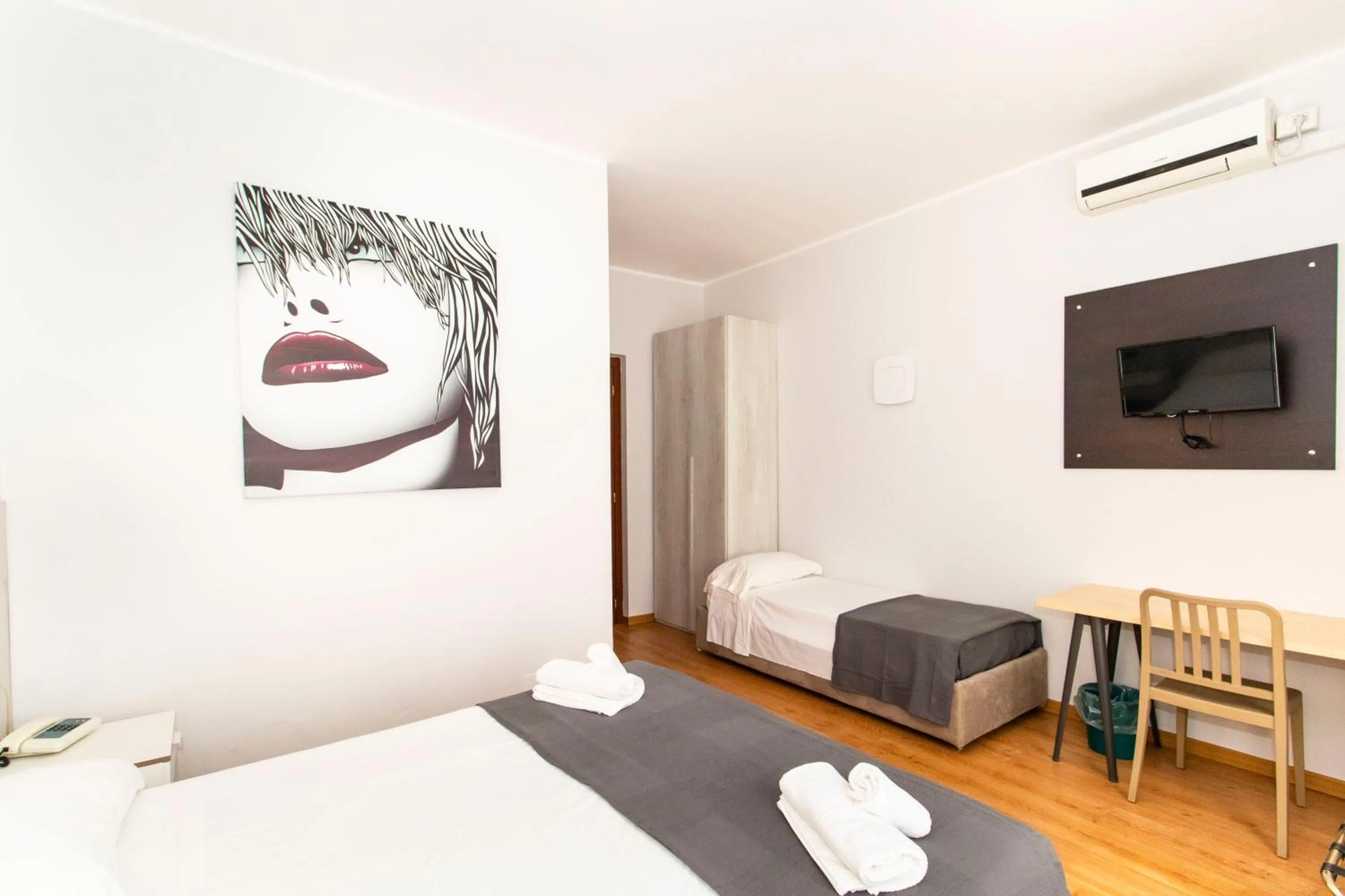 Photo of the whole room, Bed in Hotel Cristallo Torino