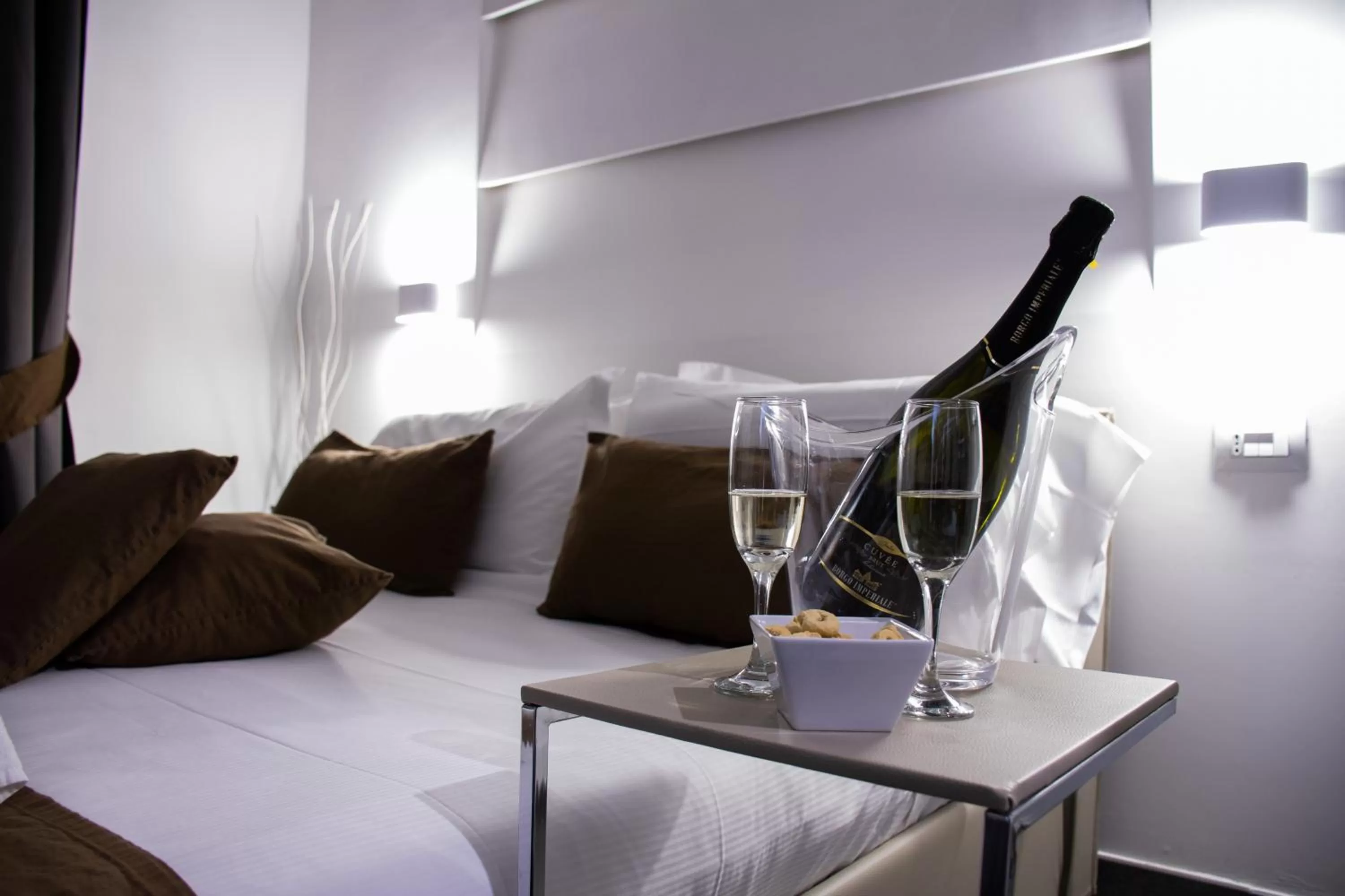 Megaris Luxury Suite Rooms