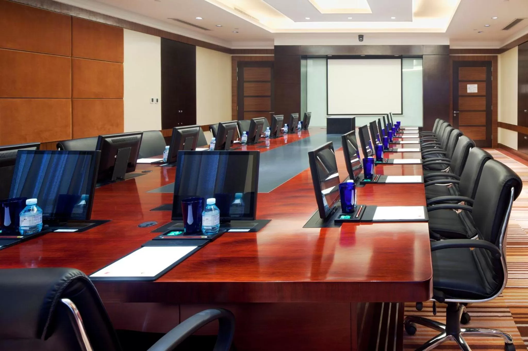 Meeting/conference room in Crowne Plaza Beijing International Airport by IHG