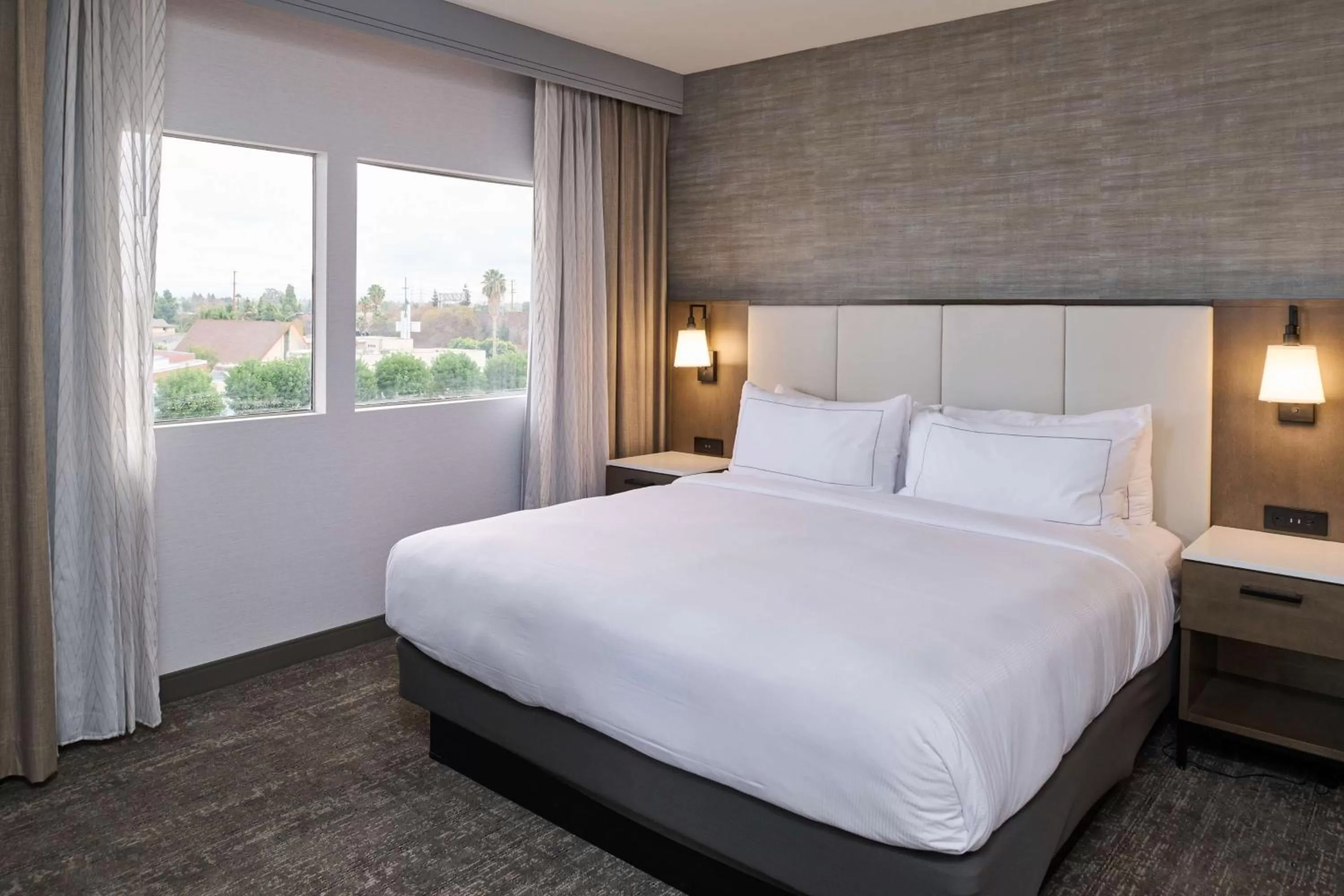 Bed in Doubletree by Hilton Buena Park