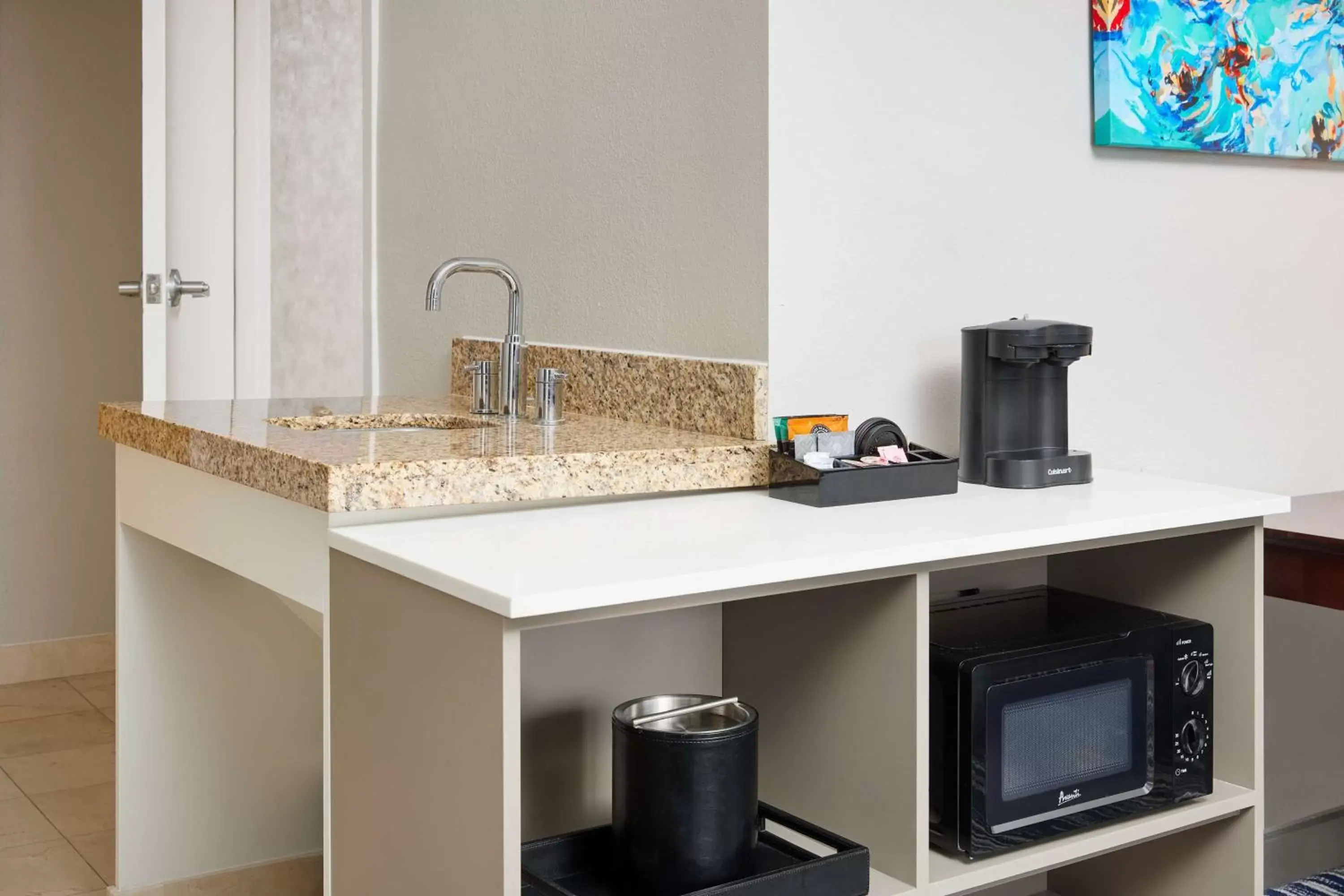 One-Bedroom Queen Suite with Mobility Accessible Tub in Embassy Suites by Hilton West Palm Beach Central One-Bedroom Queen Suite with Mobility Accessible Tub in Embassy Suites by Hilton West Palm Beach Central