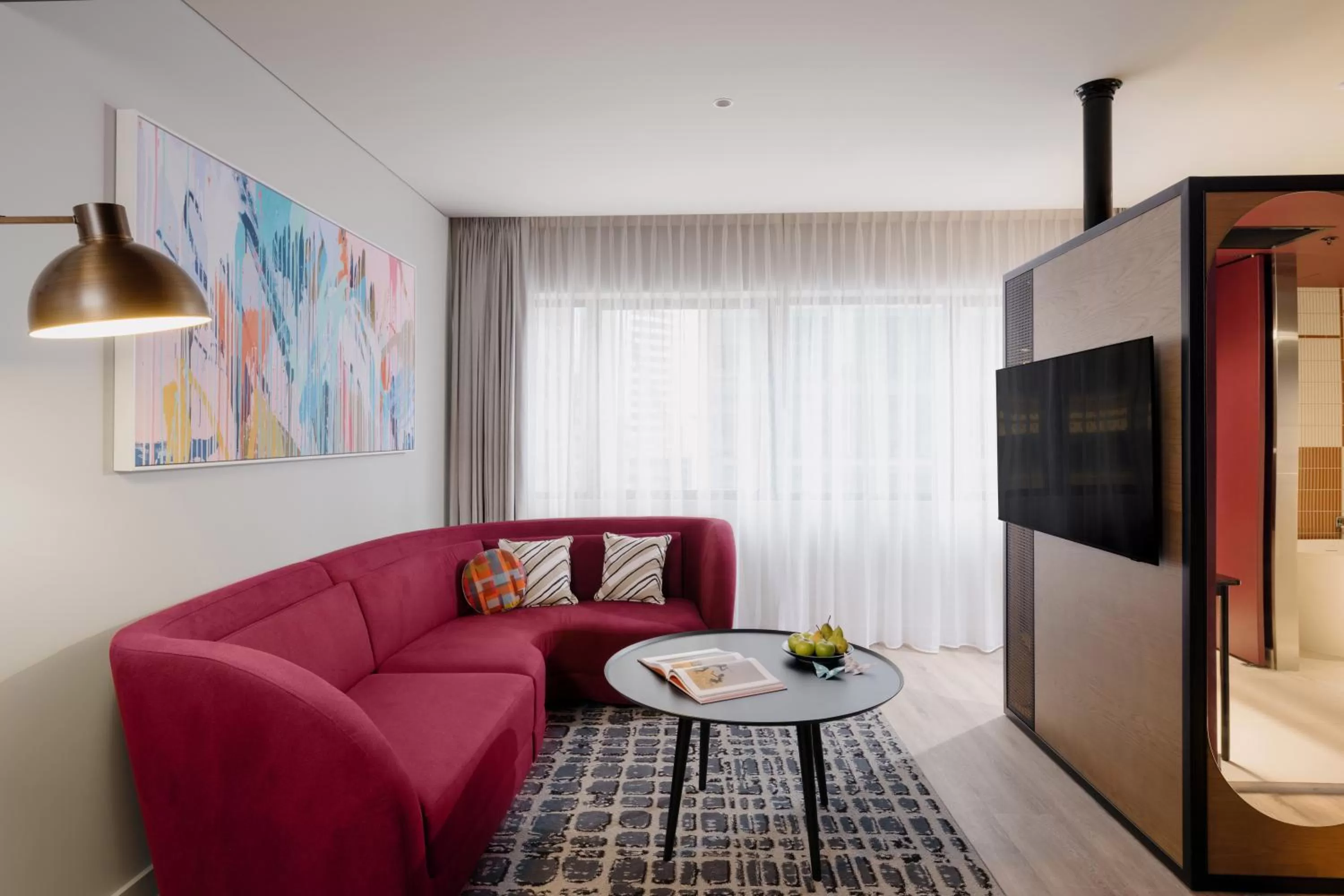 TV and multimedia in Hotel Indigo Brisbane City Centre by IHG