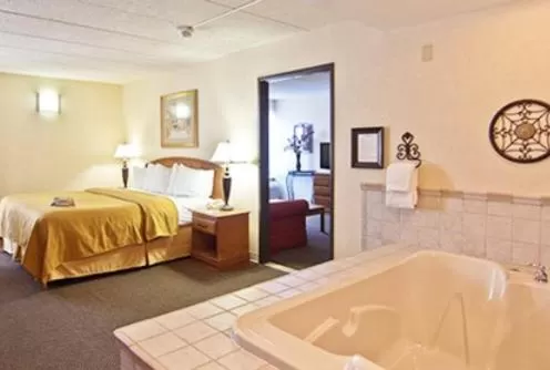 Photo of the whole room, Bed in Quality Inn Chillicothe