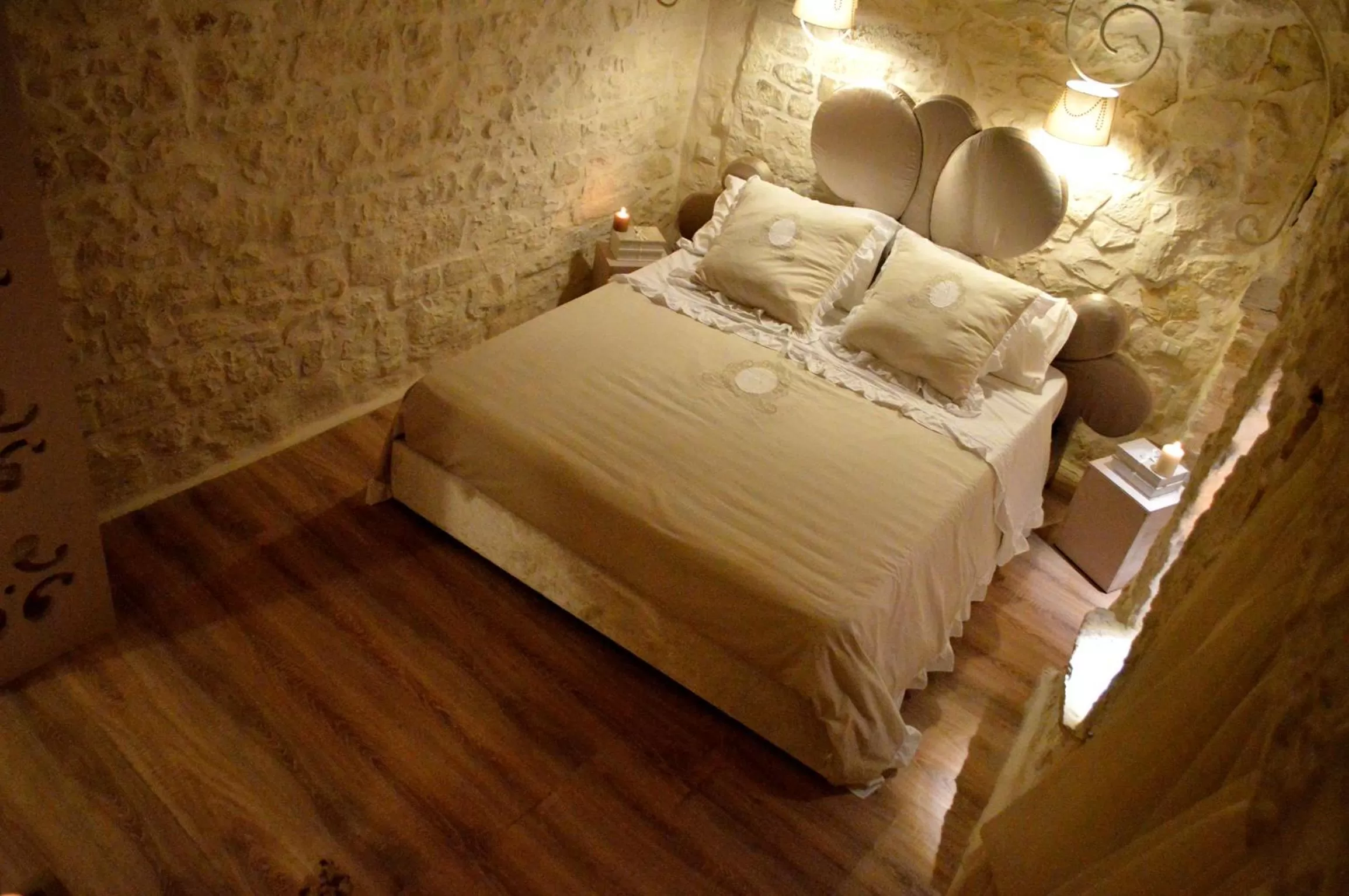 Photo of the whole room, Bed in Albergo Diffuso Dimora Rossi B&B