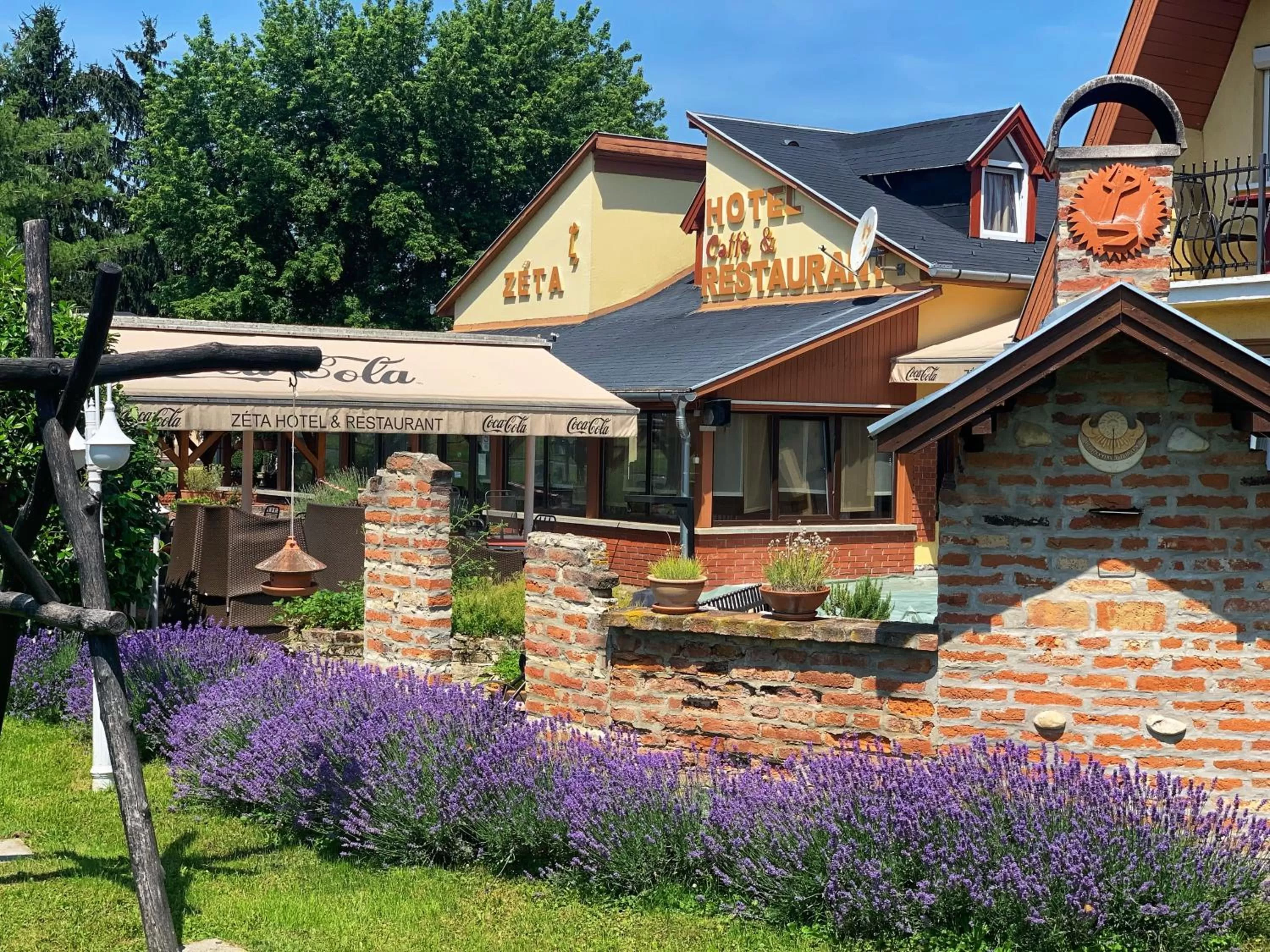 Property Building in Hotel Zéta