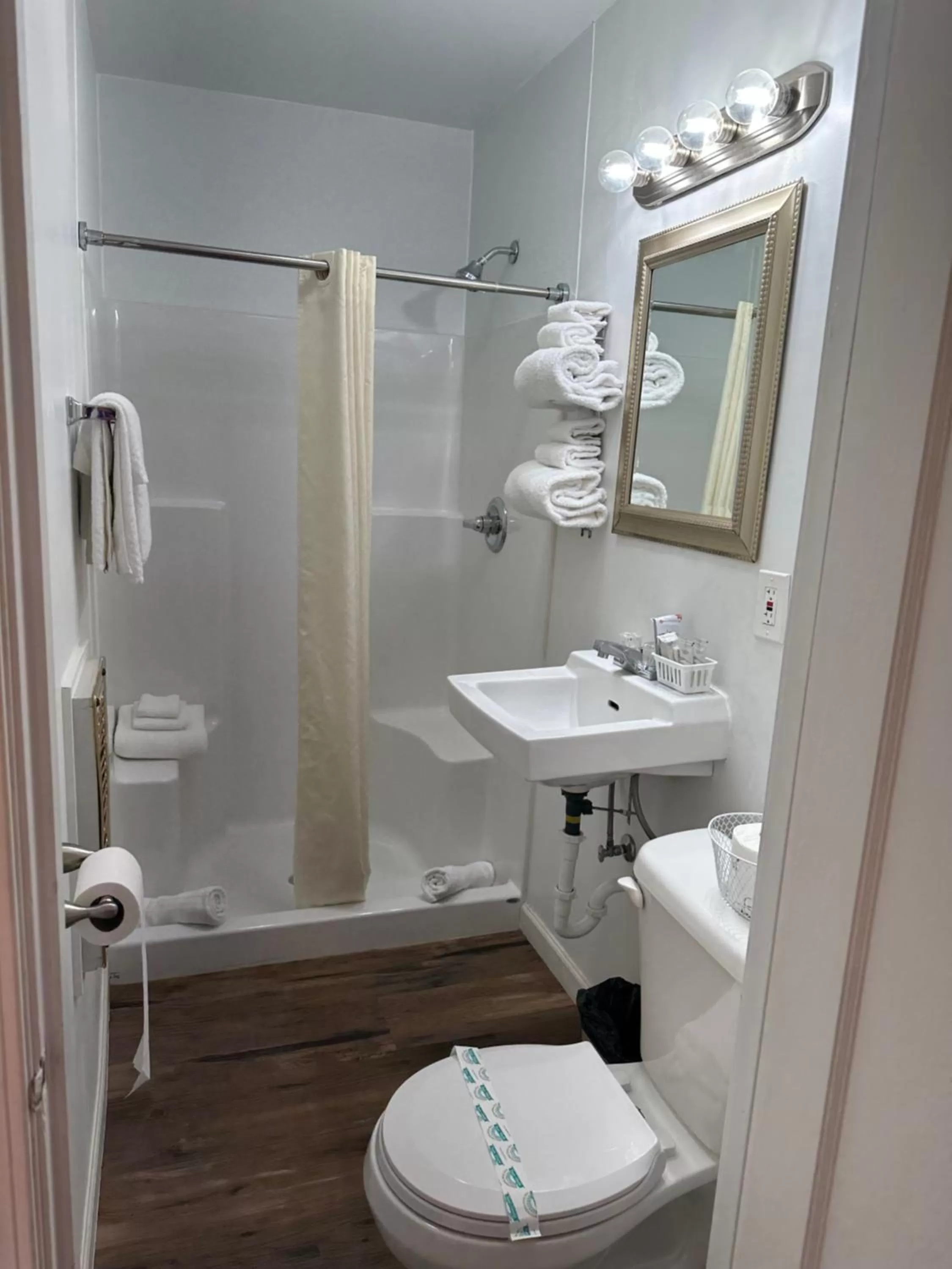 Bathroom in Myrtle Lane Inn