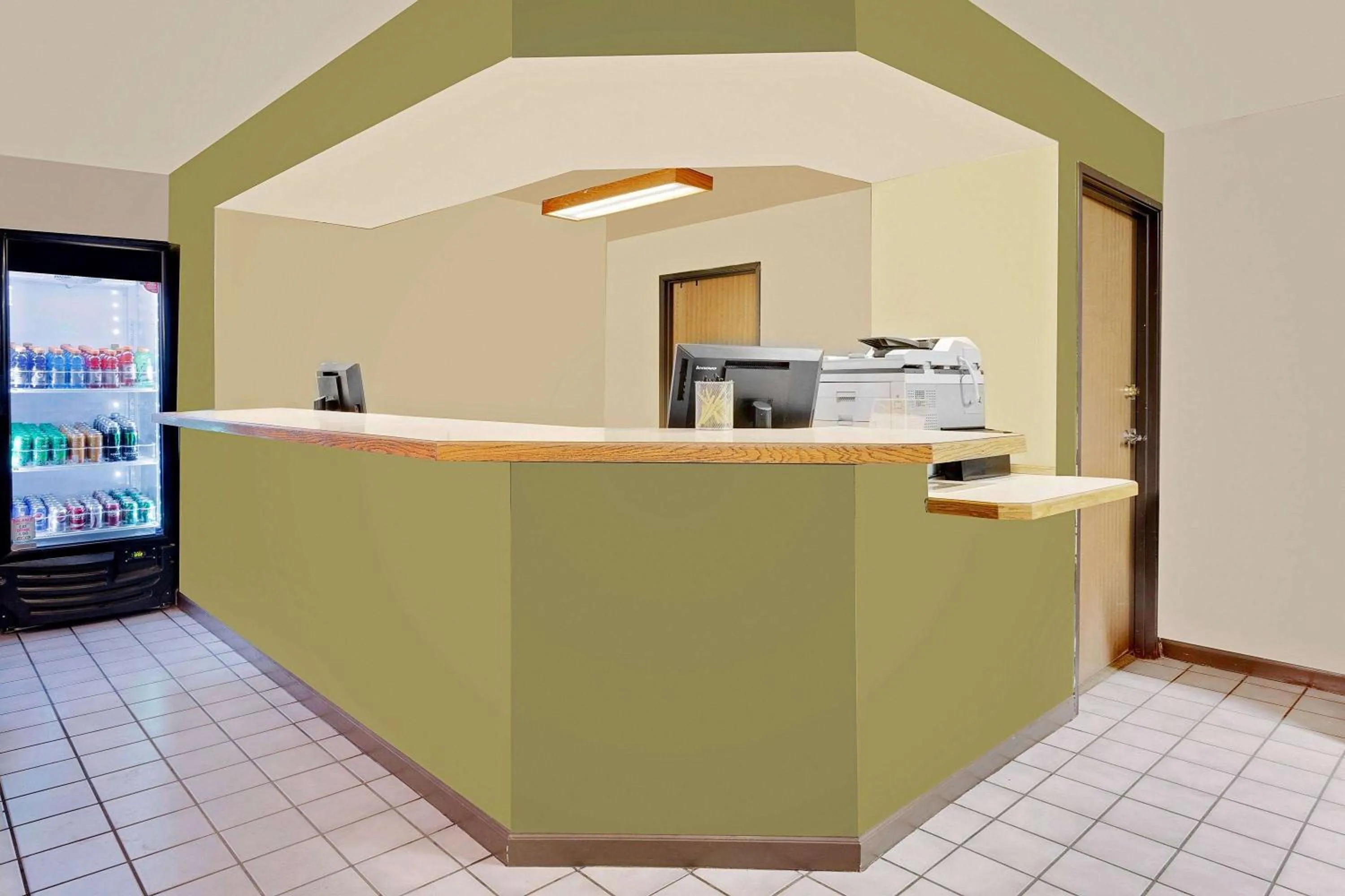 Lobby or reception in Super 8 by Wyndham Denver Central