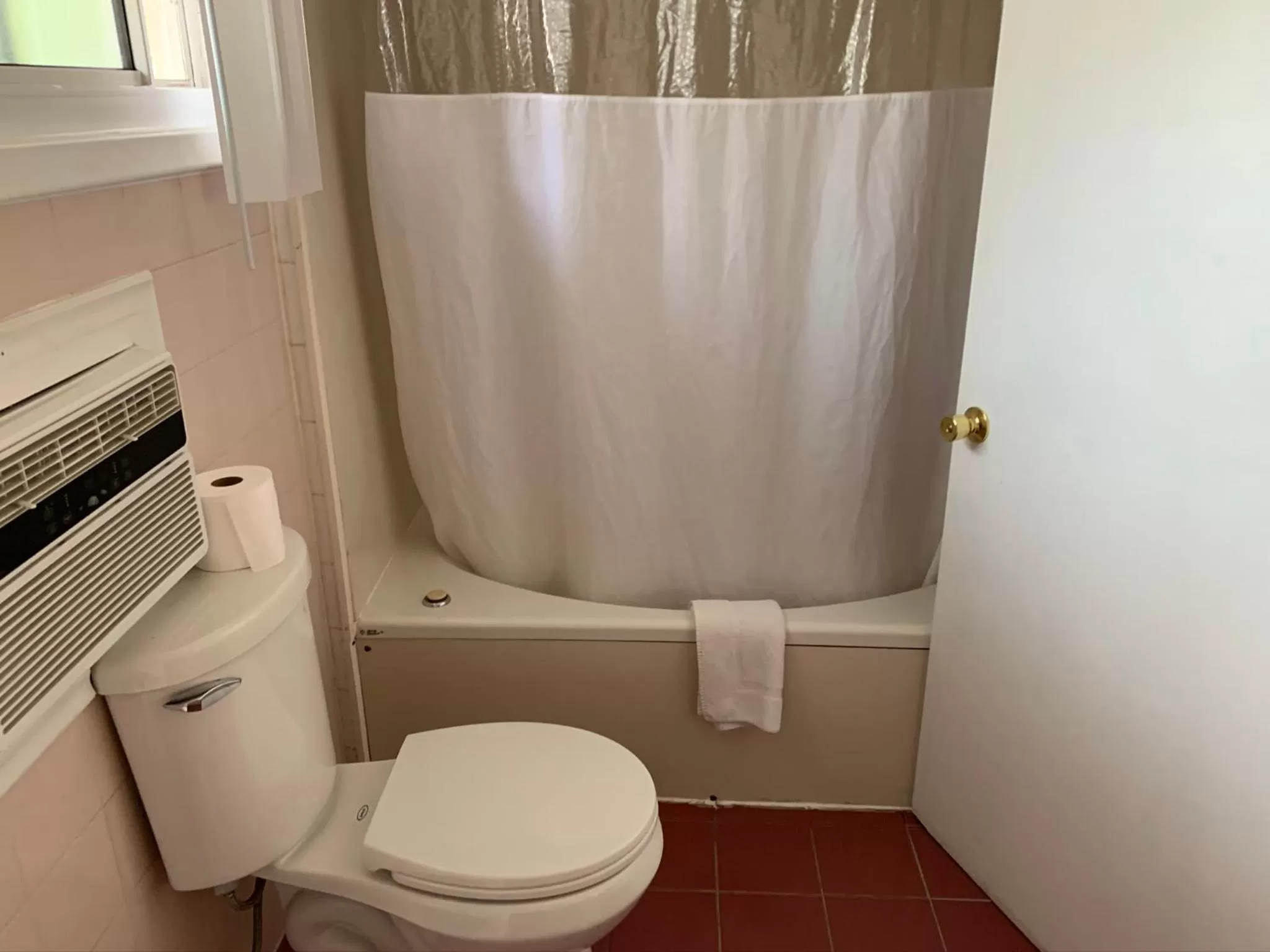 Bathroom in Sunparlor Motel