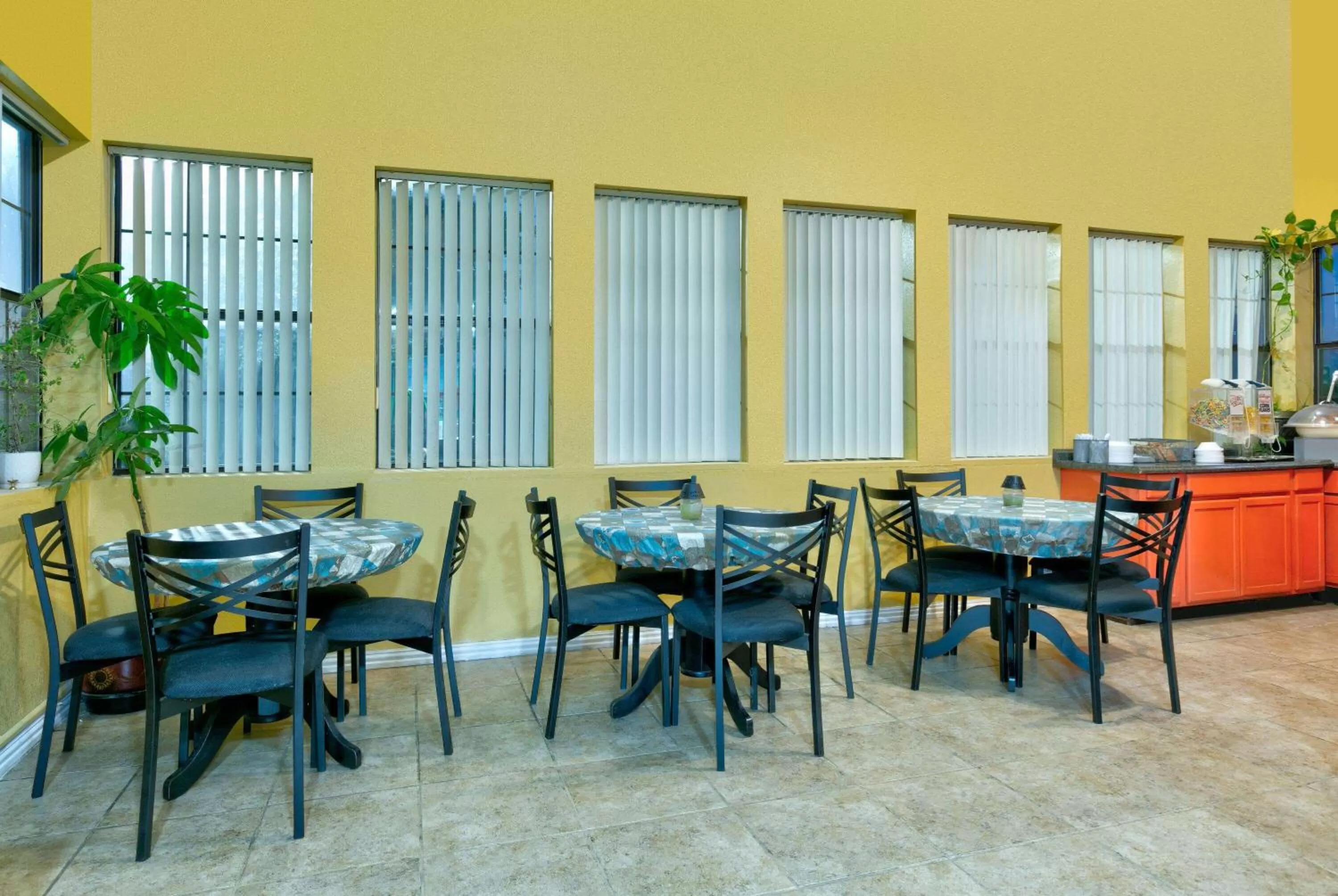 Breakfast in Howard Johnson by Wyndham San Marcos