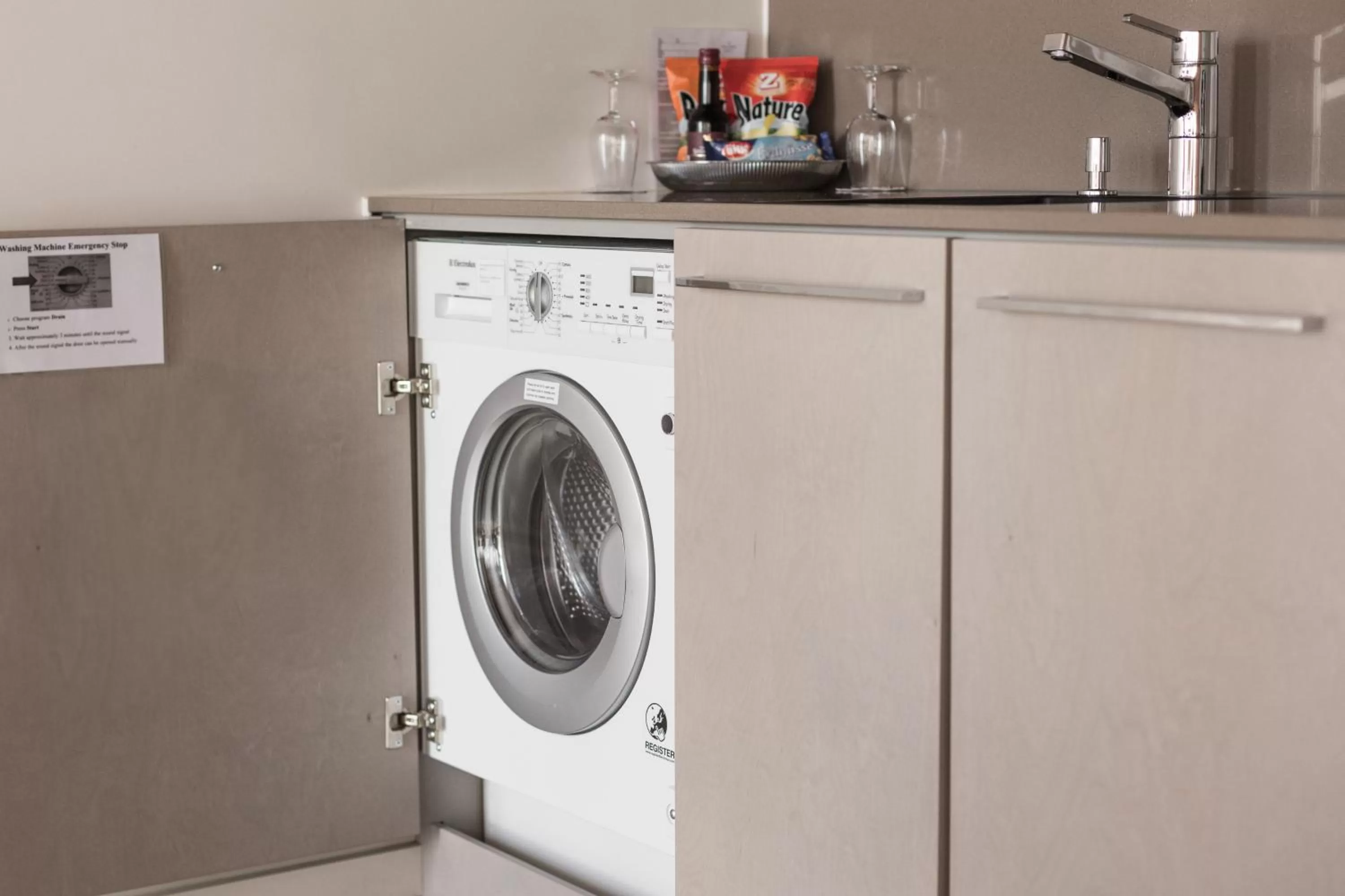 Coffee/tea facilities in EMA House Hotel Suites
