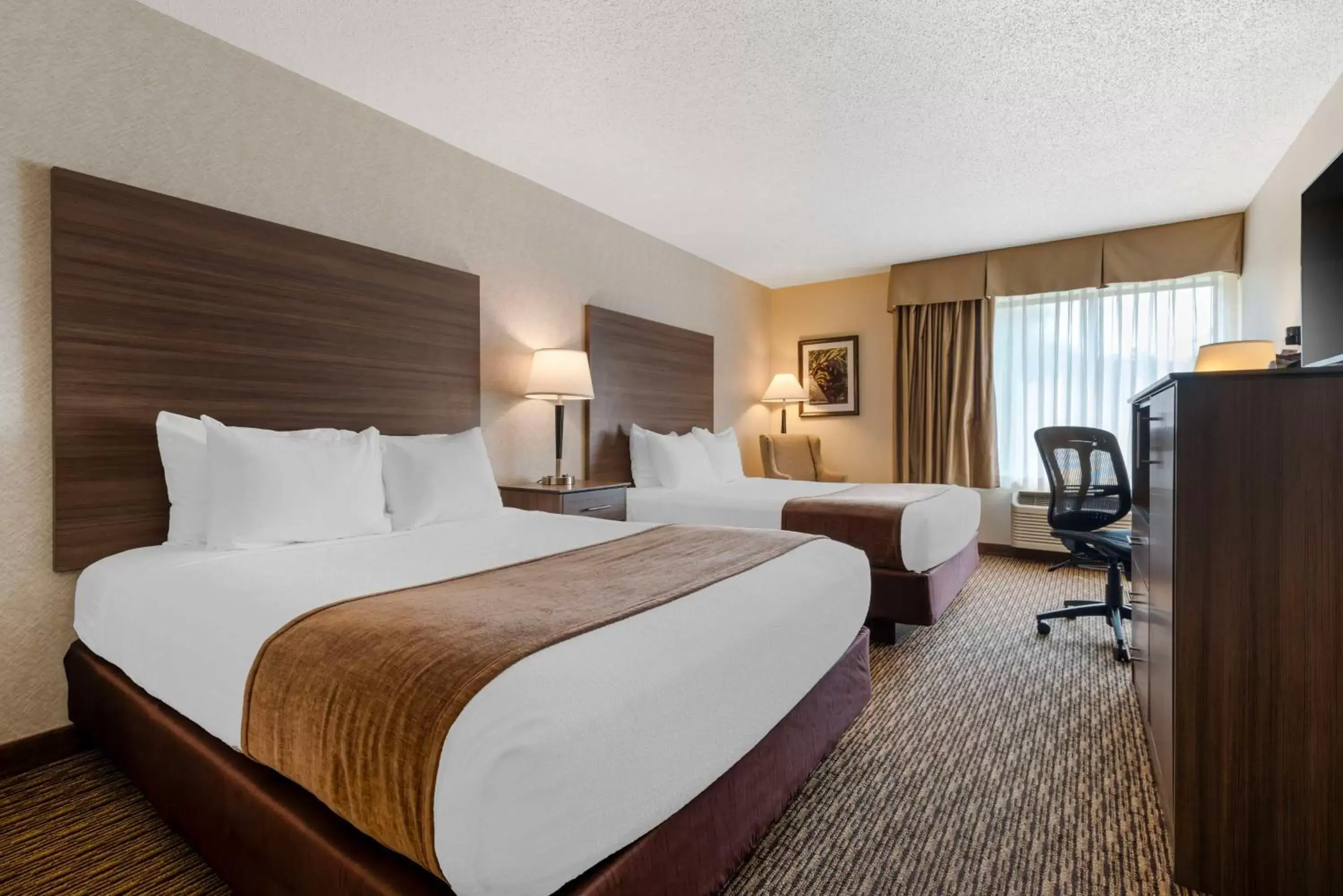 Queen Room with Two Queen Beds - River View/Non-Smoking in Best Western Spooner Riverplace Queen Room with Two Queen Beds - River View/Non-Smoking in Best Western Spooner Riverplace