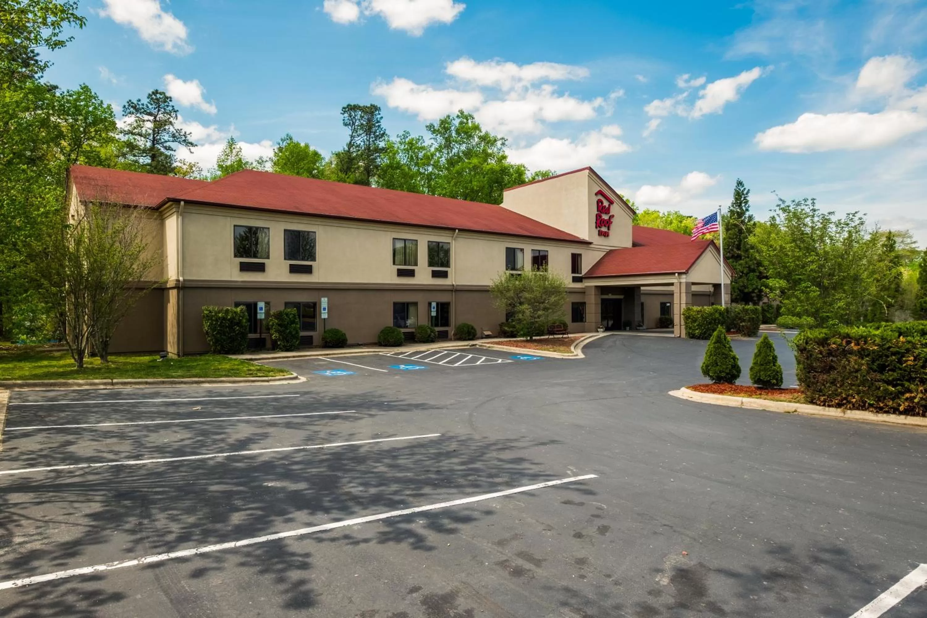 Property building in Red Roof Inn Hendersonville