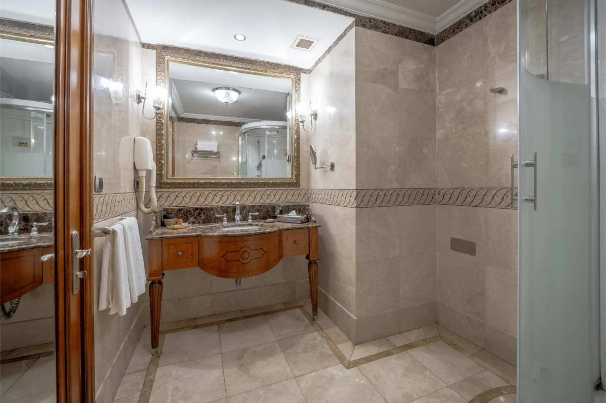 Bathroom in The Central Palace Taksim