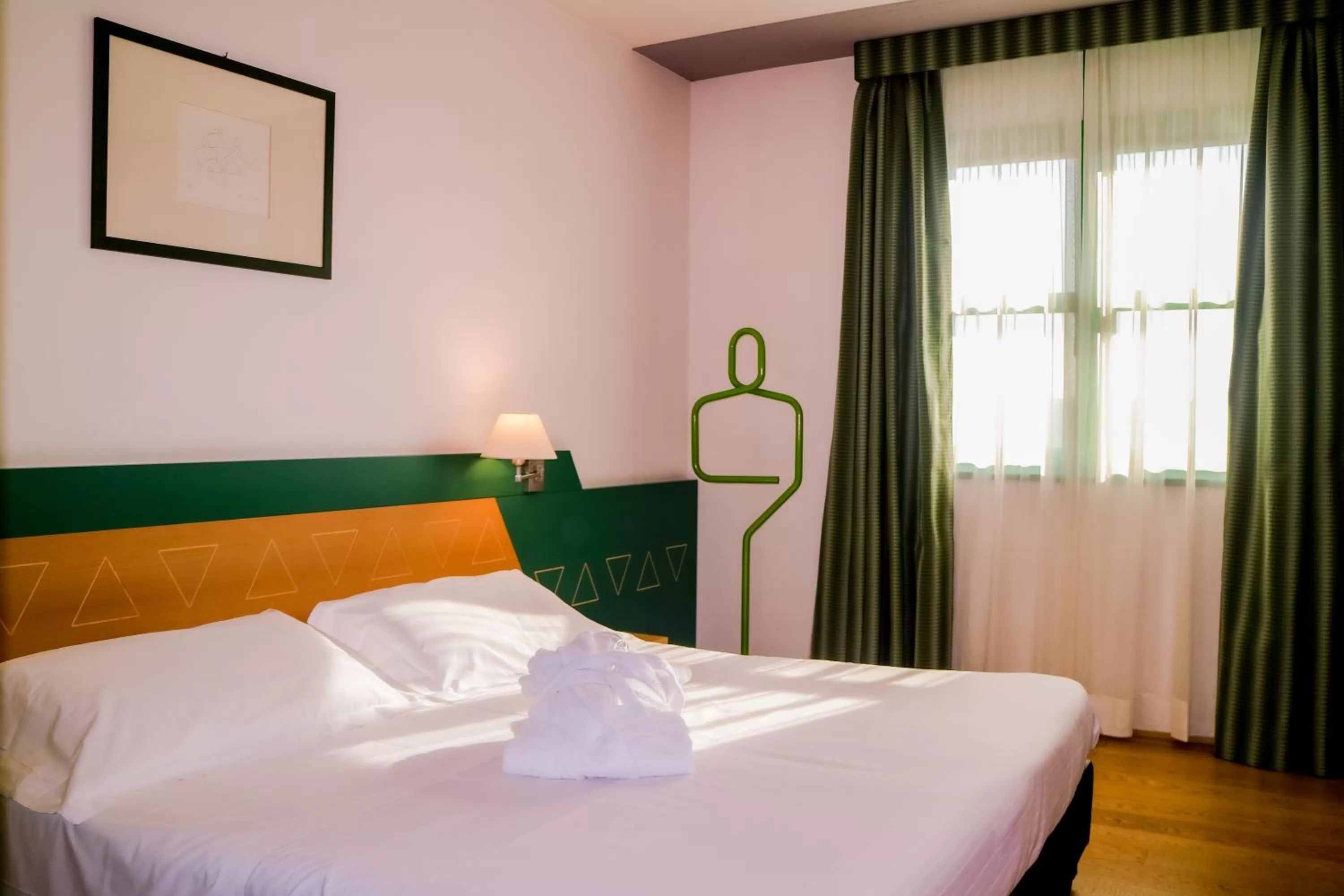 Bedroom, Bed in West Point Airport Hotel