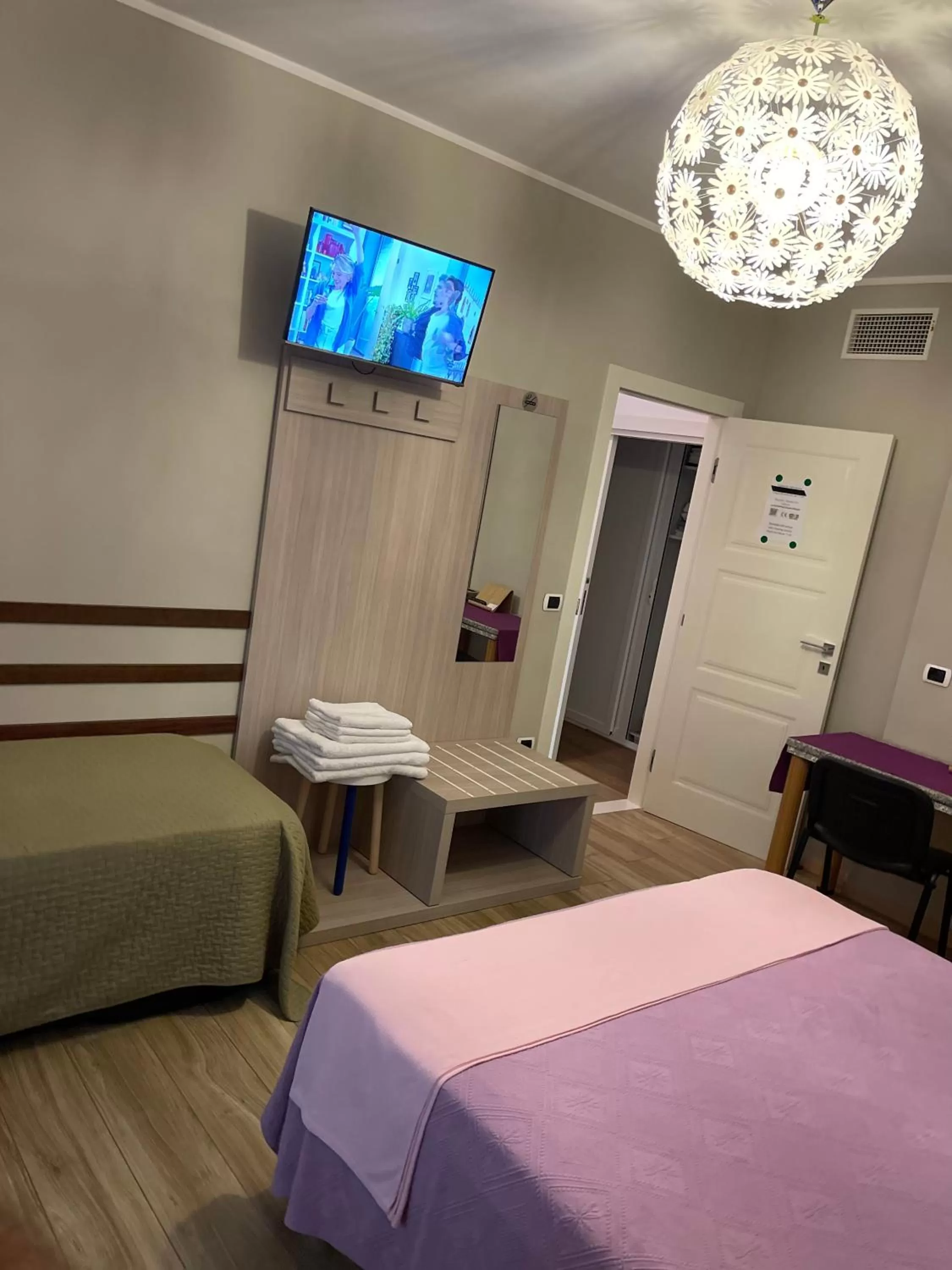 Bed in Smart-House Rent-Rooms FREE PARKING