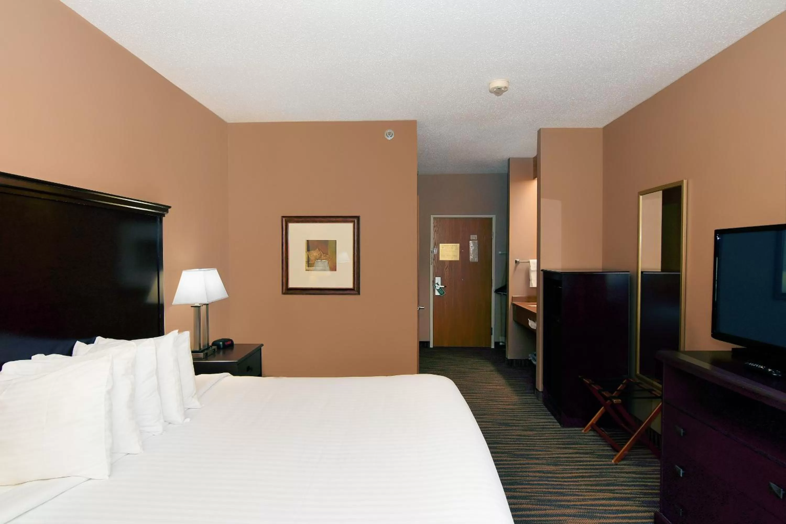 Bed in Cobblestone Inn & Suites - Denison | Majestic Hills